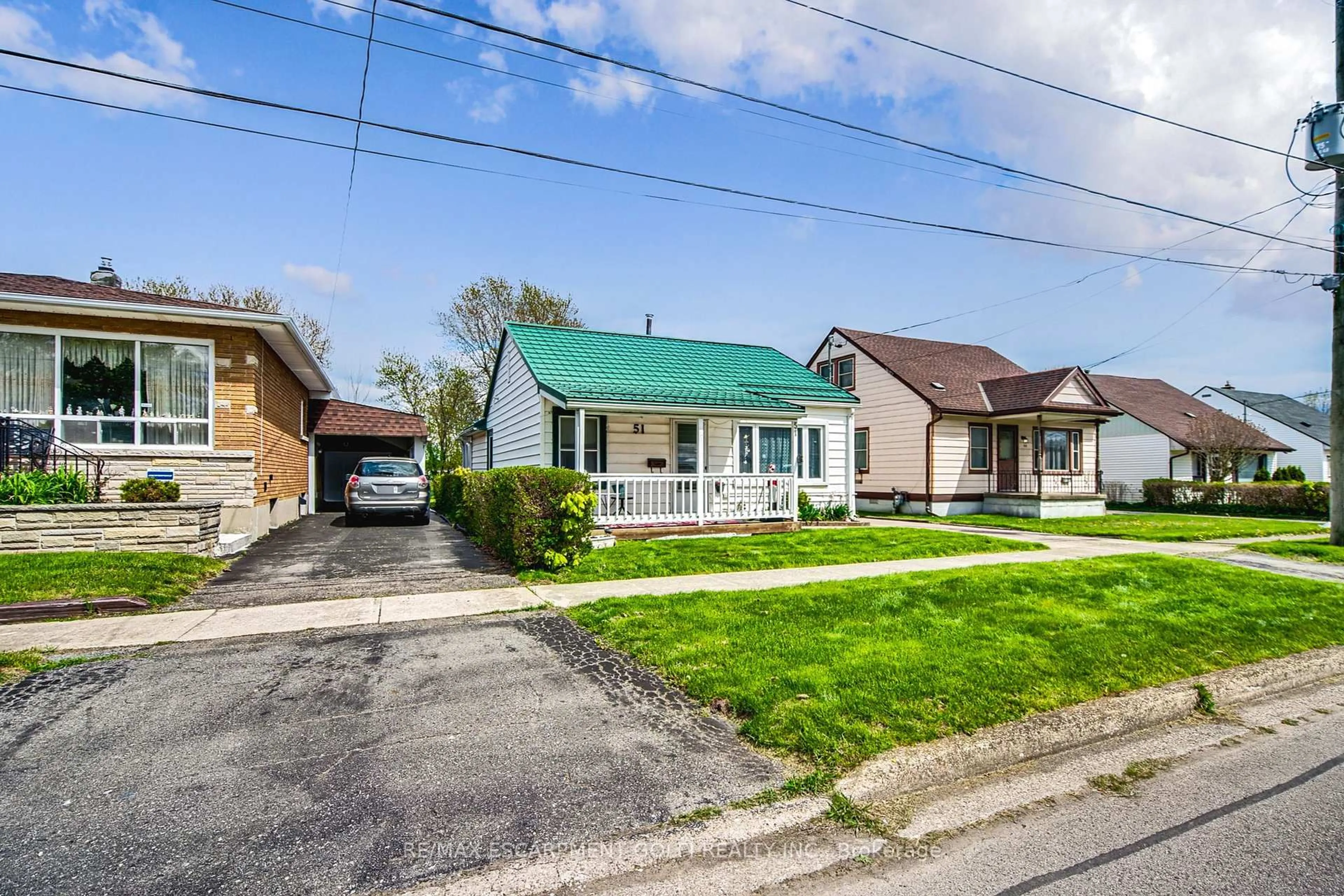 A pic from outside/outdoor area/front of a property/back of a property/a pic from drone, street for 51 DOUGLAS St, Fort Erie Ontario L2A 3W6