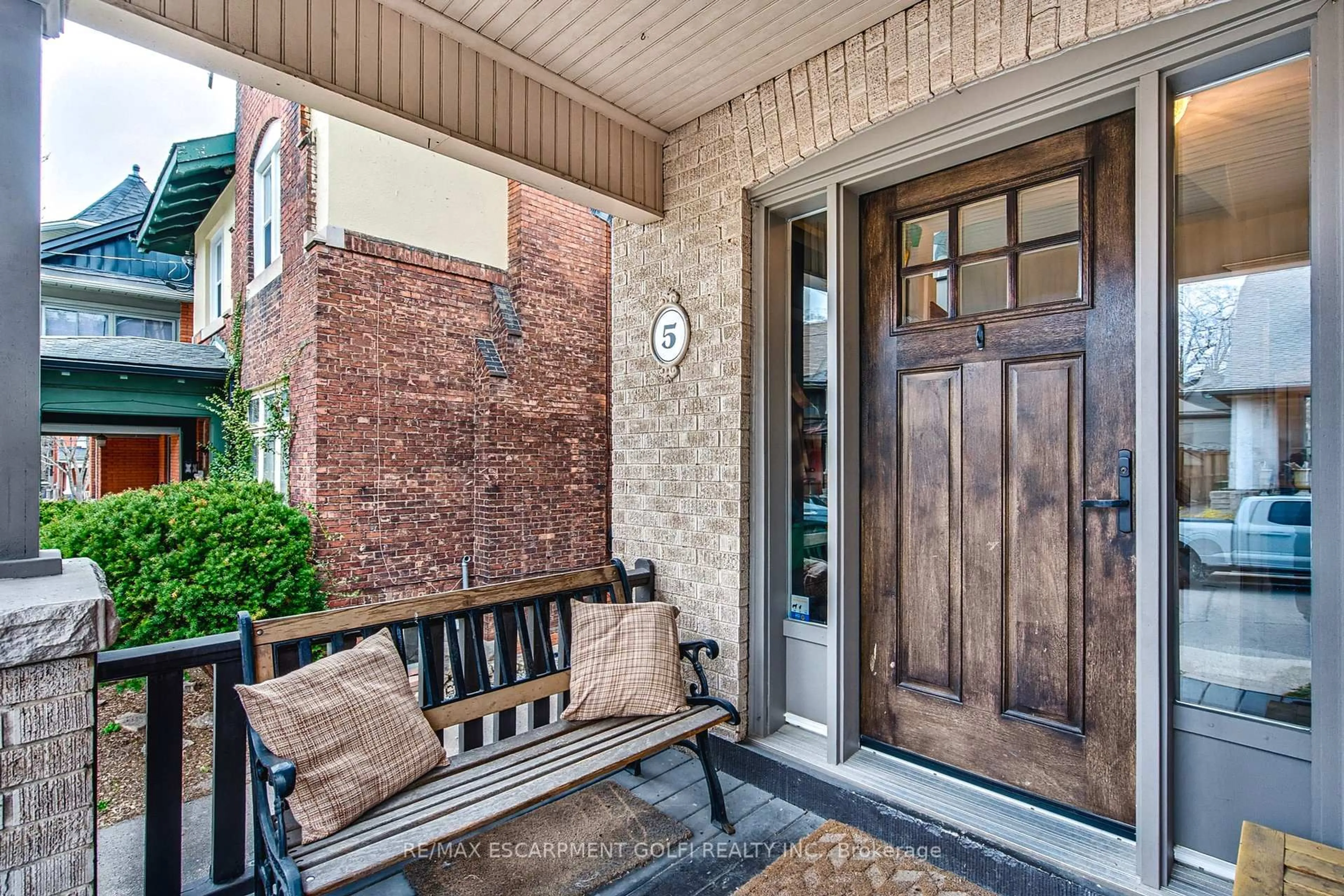 Indoor entryway for 5 Mapleside Ave, Hamilton Ontario L8P 3Y4