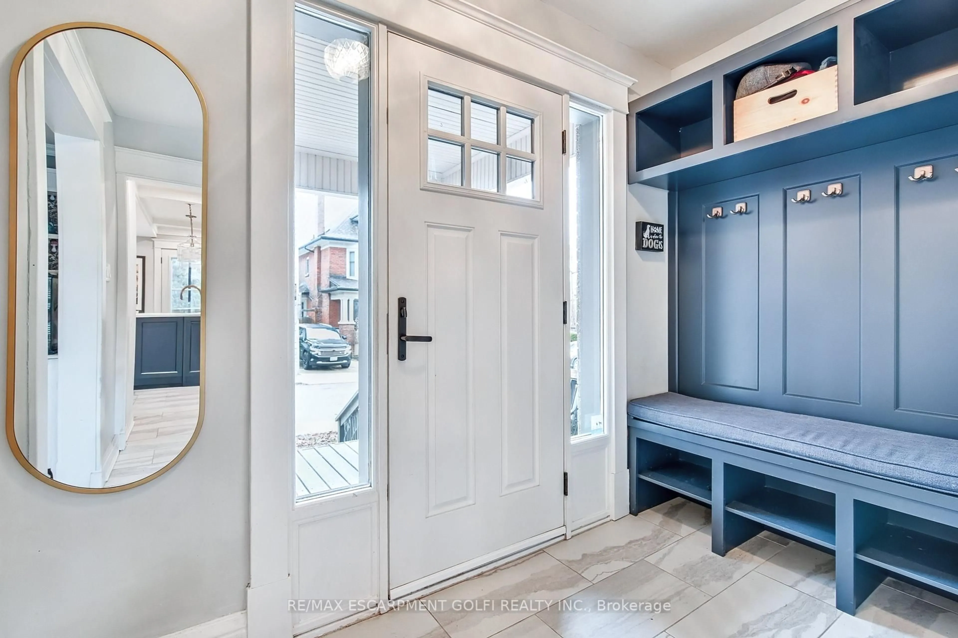 Indoor entryway for 5 Mapleside Ave, Hamilton Ontario L8P 3Y4