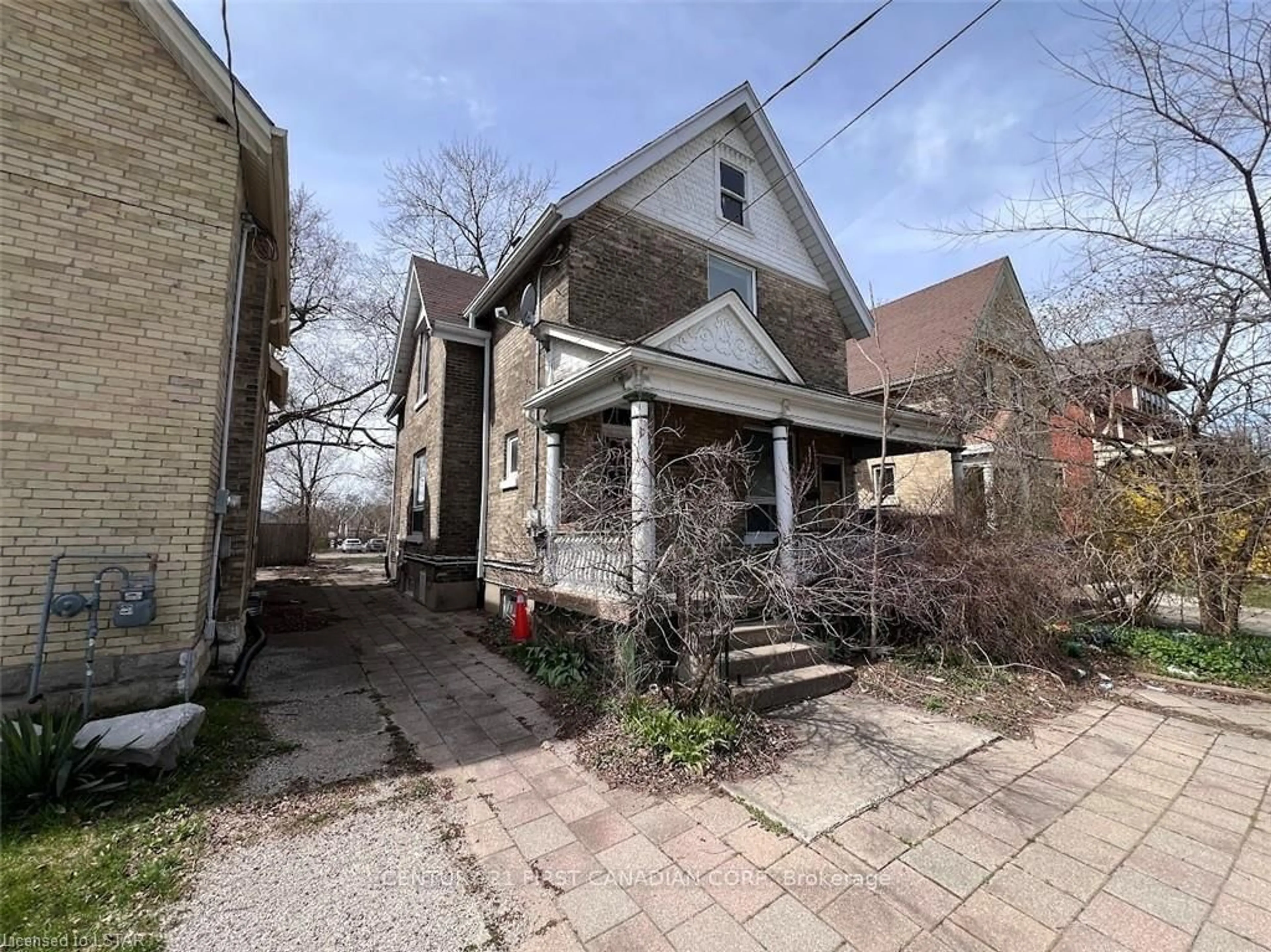 A pic from outside/outdoor area/front of a property/back of a property/a pic from drone, street for 763 Colborne St, London East Ontario N6A 3Z8