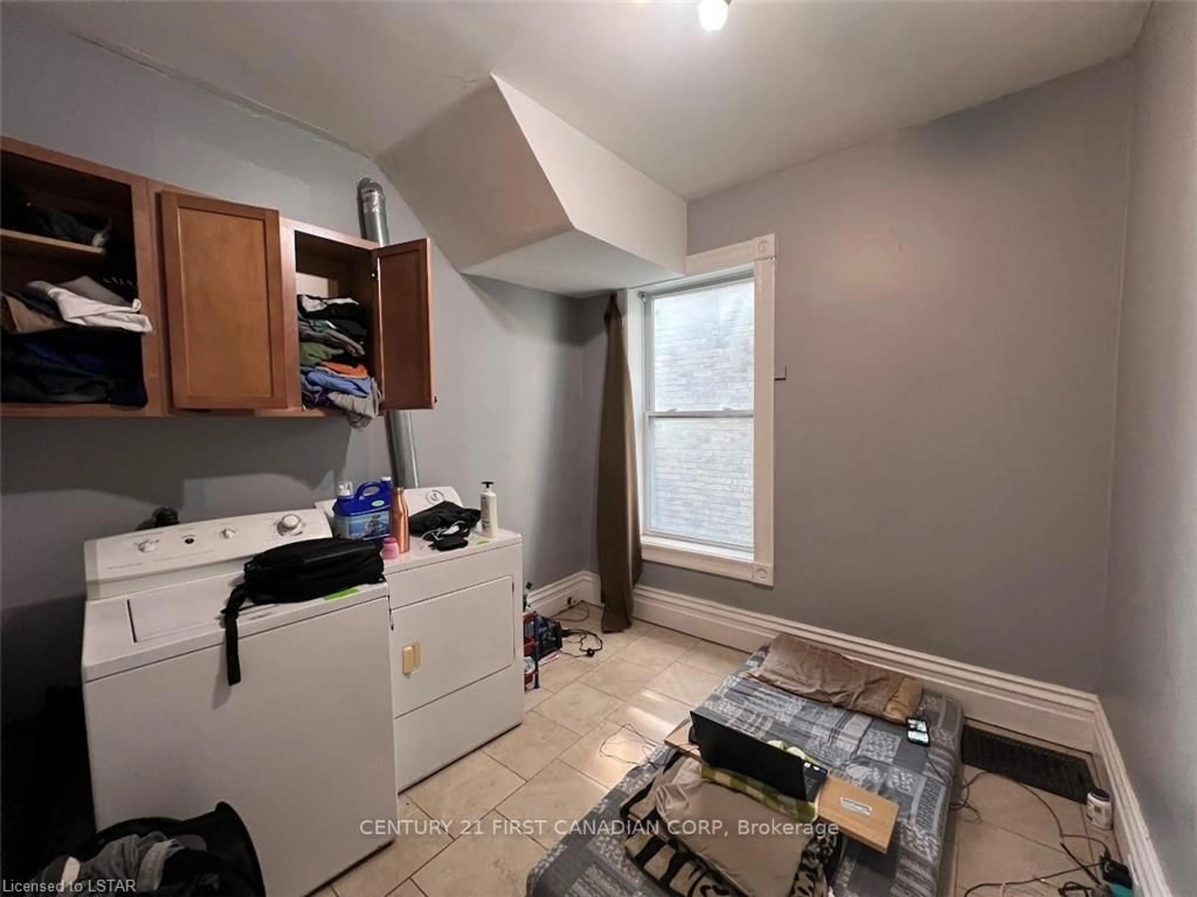 A pic of a room for 763 Colborne St, London East Ontario N6A 3Z8