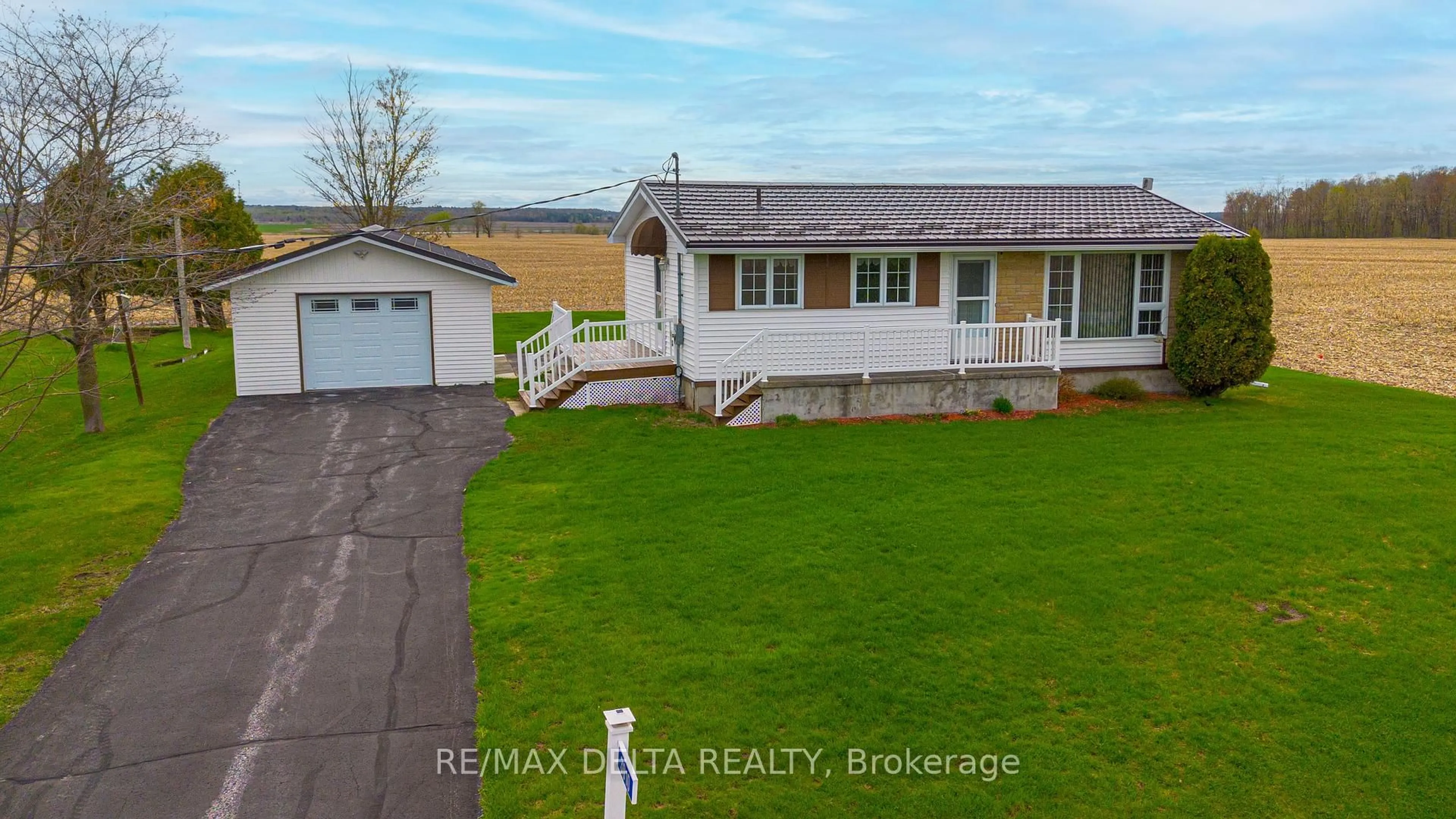 A pic from outside/outdoor area/front of a property/back of a property/a pic from drone, water/lake/river/ocean view for 3010 Chemin Rollin Rd, Clarence-Rockland Ontario K0A 3N0