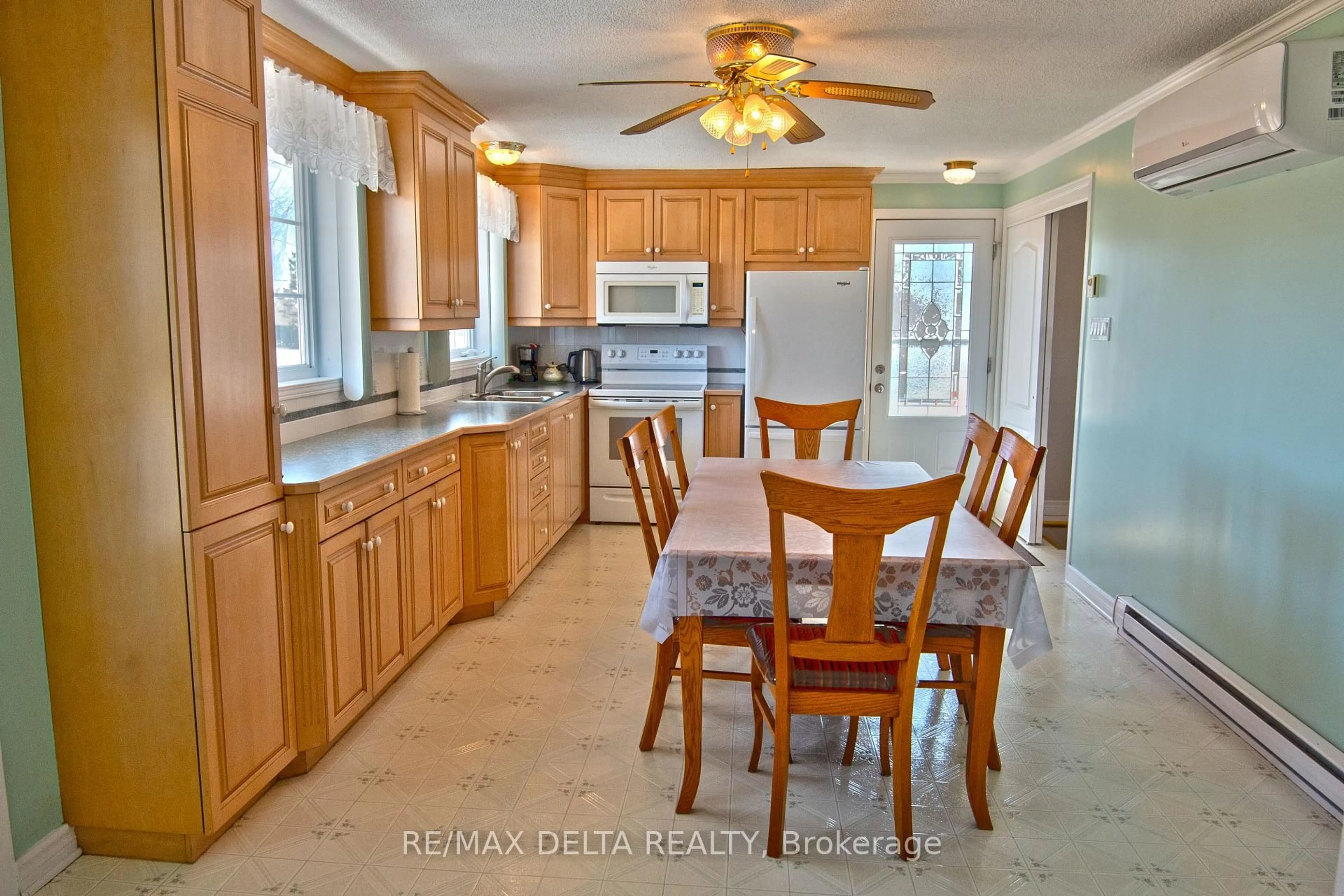 Open concept kitchen, ceramic/tile floor for 3010 Chemin Rollin Rd, Clarence-Rockland Ontario K0A 3N0