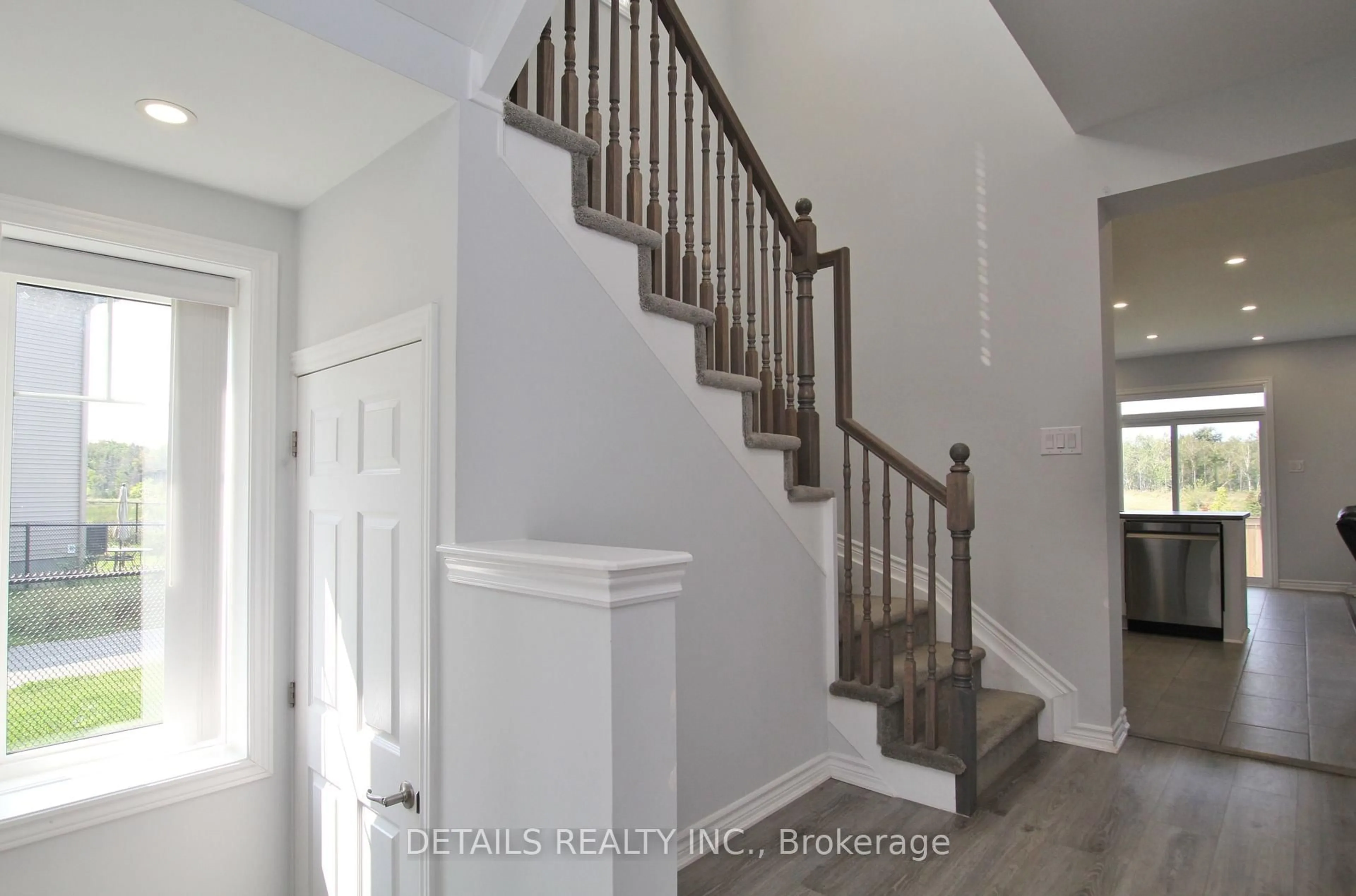 Indoor entryway for 116 Unity Pl, Ottawa Ontario K2S 2Y8