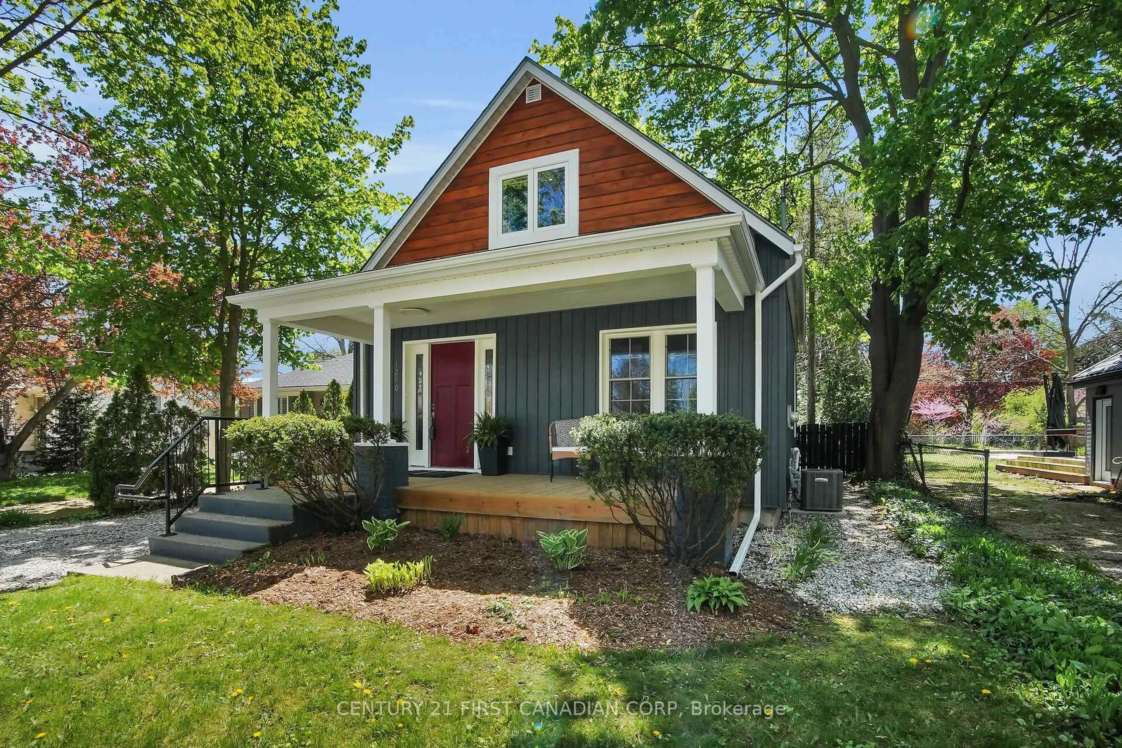 Home with vinyl exterior material, street for 1290 Springbank Ave, London South Ontario N6K 1Z8