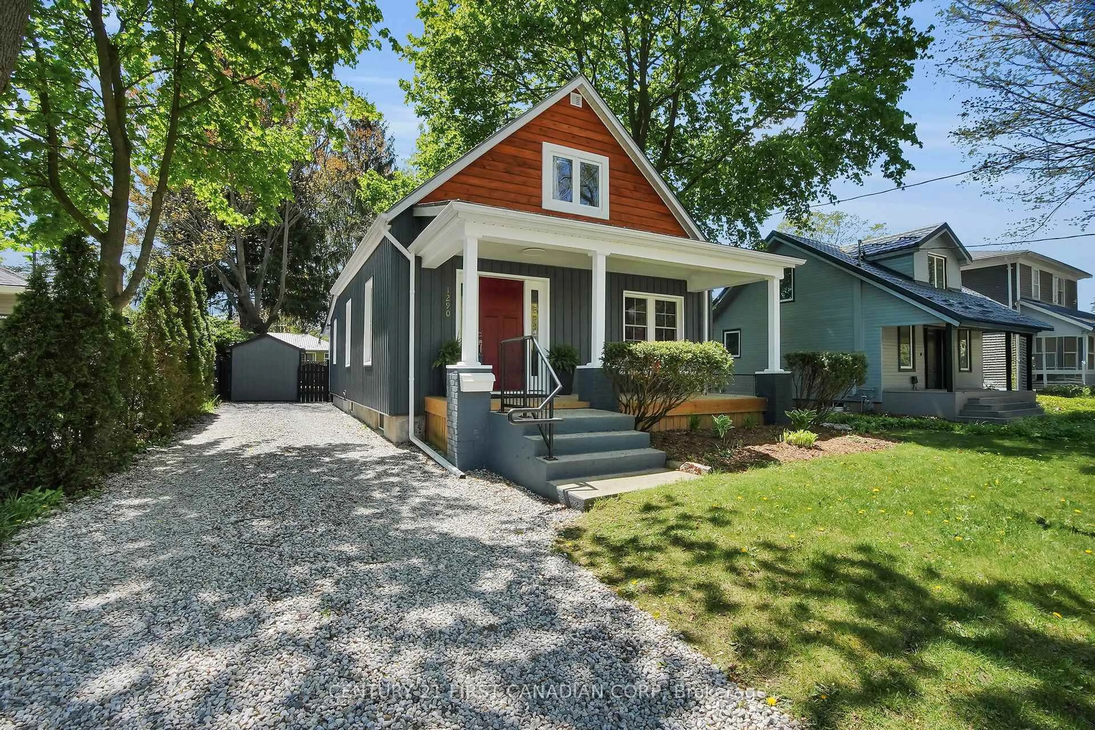 Home with vinyl exterior material, street for 1290 Springbank Ave, London South Ontario N6K 1Z8
