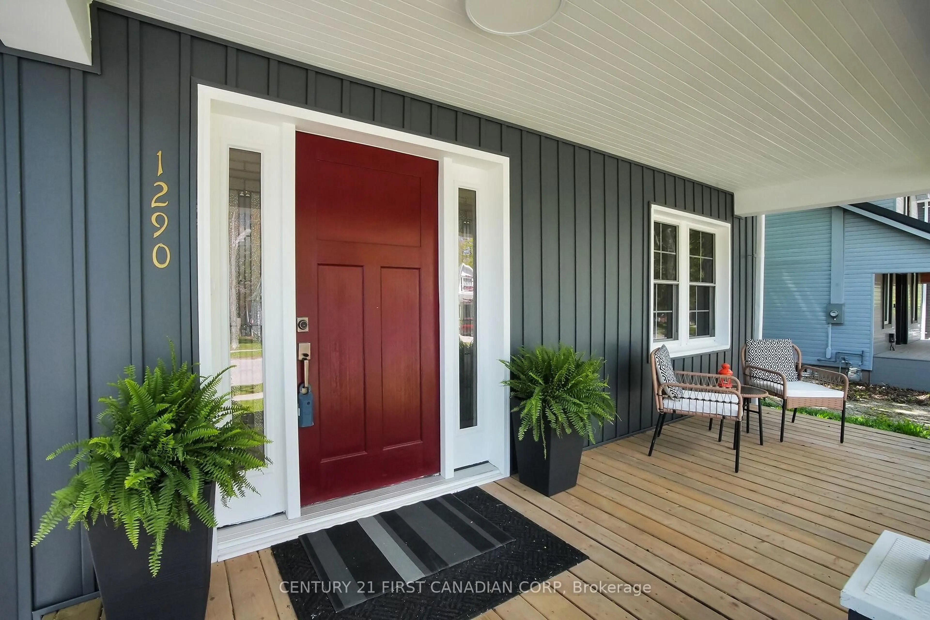 Indoor entryway for 1290 Springbank Ave, London South Ontario N6K 1Z8