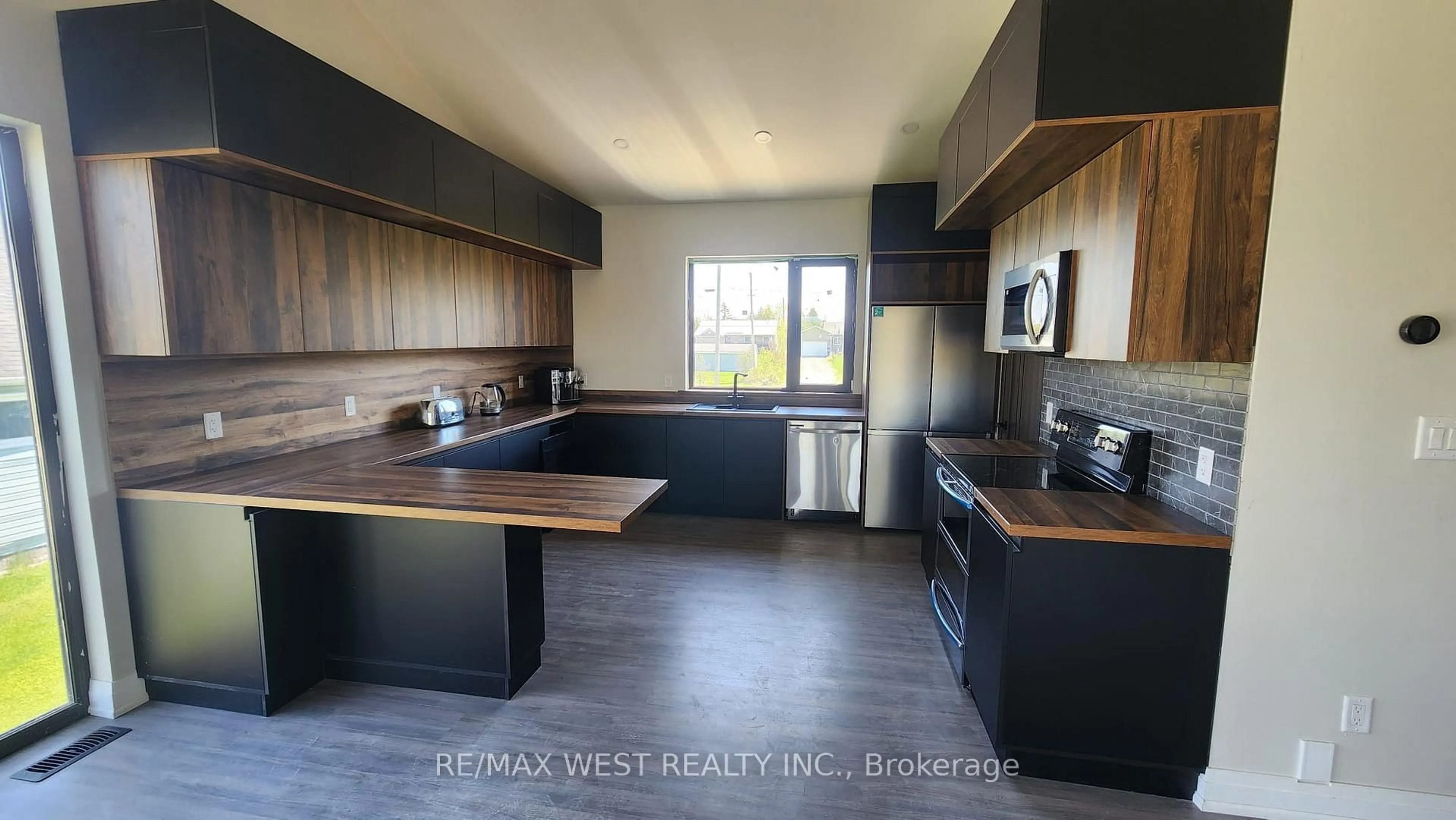 Open concept kitchen, wood/laminate floor for 264 McGuire Beach Rd Rd, Kawartha Lakes Ontario K0M 2B0