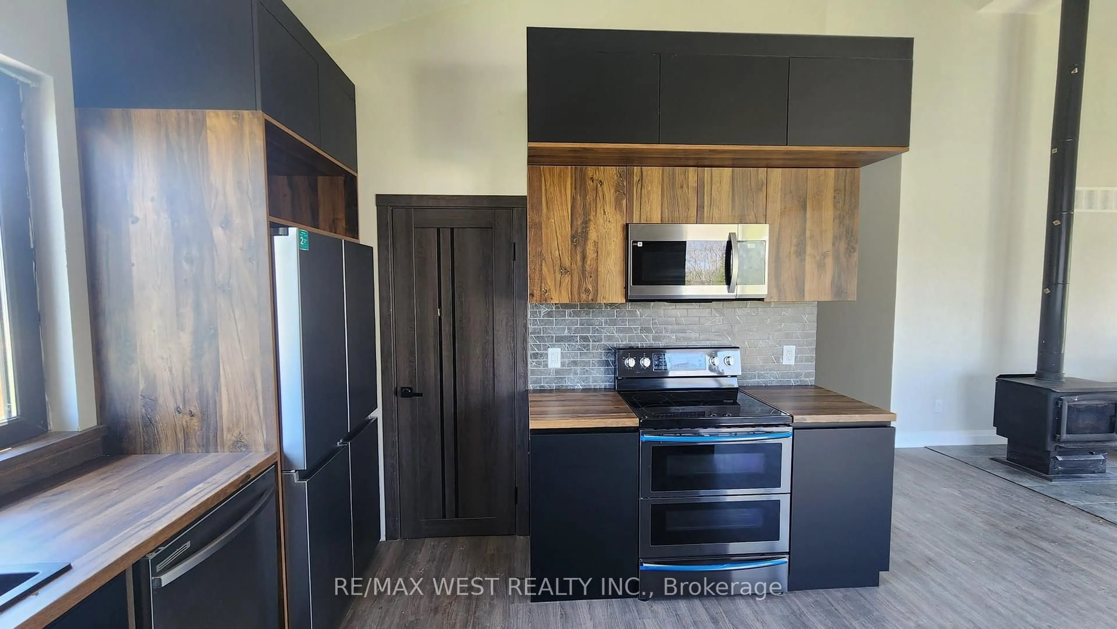 Open concept kitchen, wood/laminate floor for 264 McGuire Beach Rd Rd, Kawartha Lakes Ontario K0M 2B0