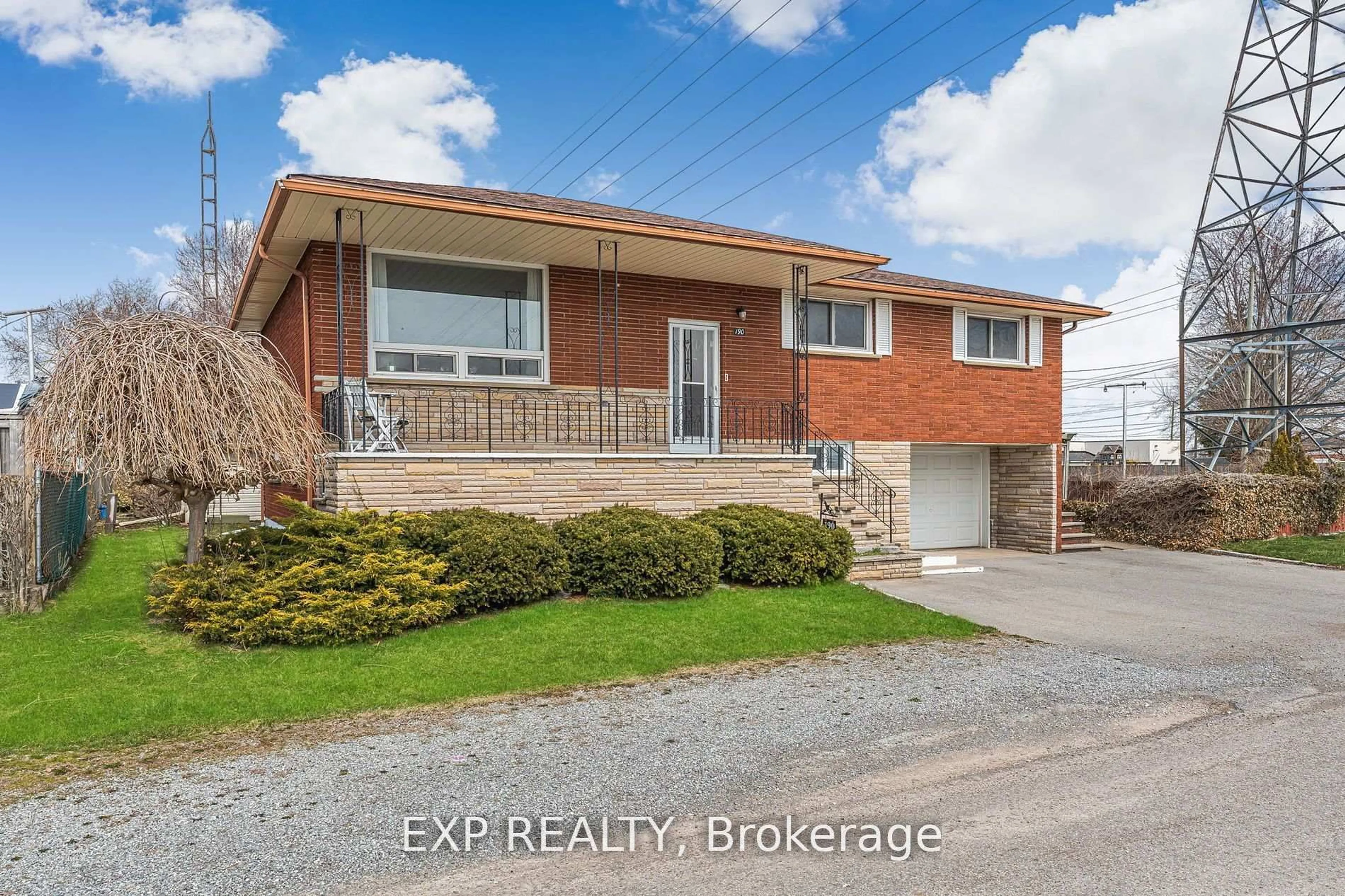 Home with brick exterior material, street for 190 Christmas St, Port Colborne Ontario L3K 1M9