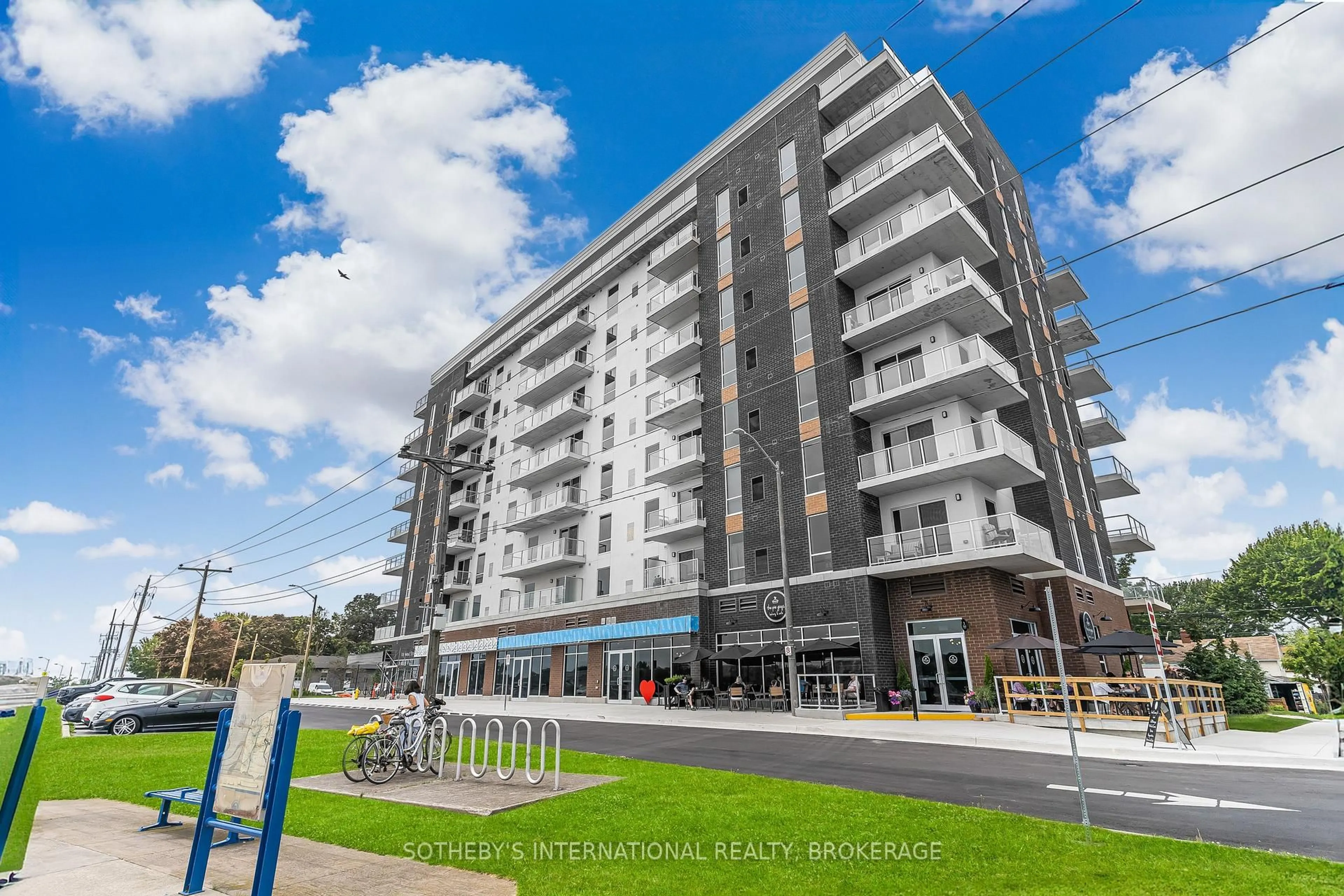 A pic from outside/outdoor area/front of a property/back of a property/a pic from drone, building for 118 West St #707, Port Colborne Ontario L3K 4C9