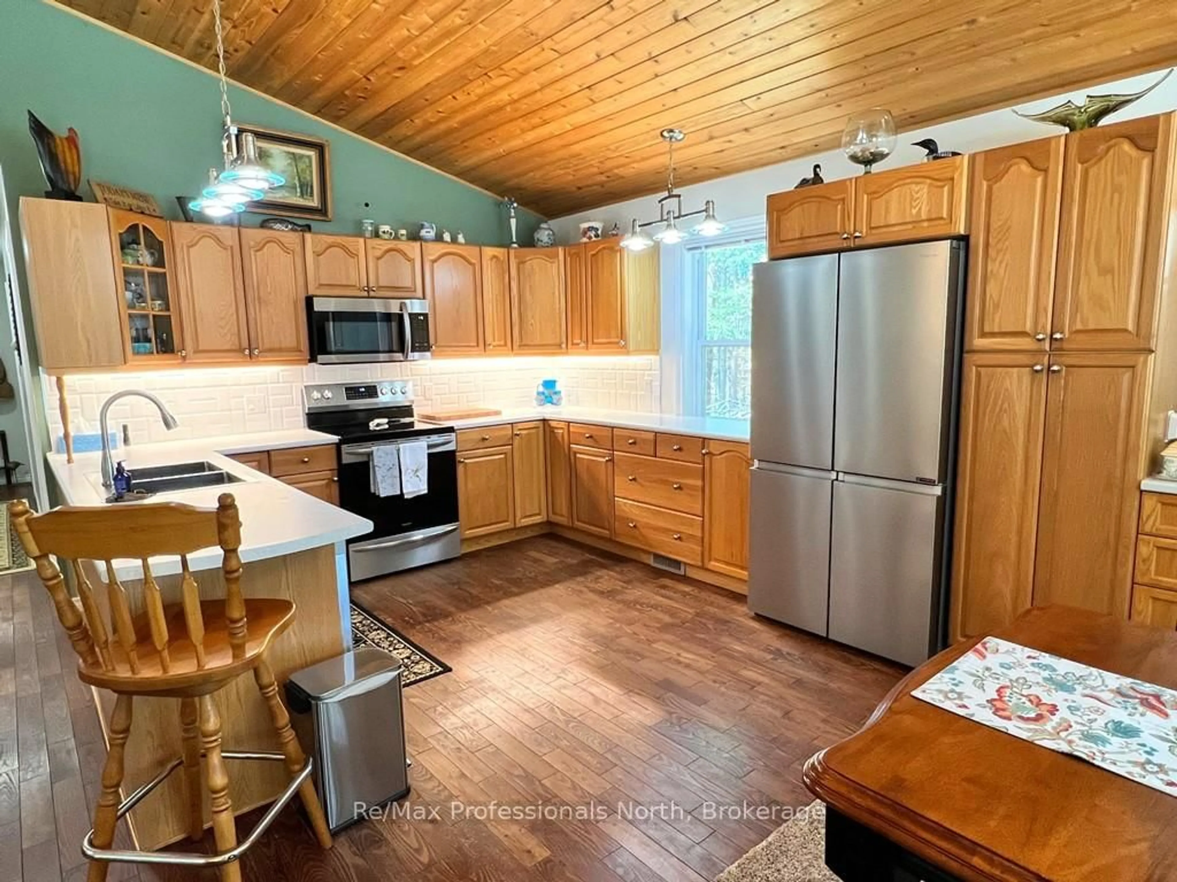 Standard kitchen, unknown for 4501 Elephant Lake Rd, Dysart et al Ontario K0L 1M1