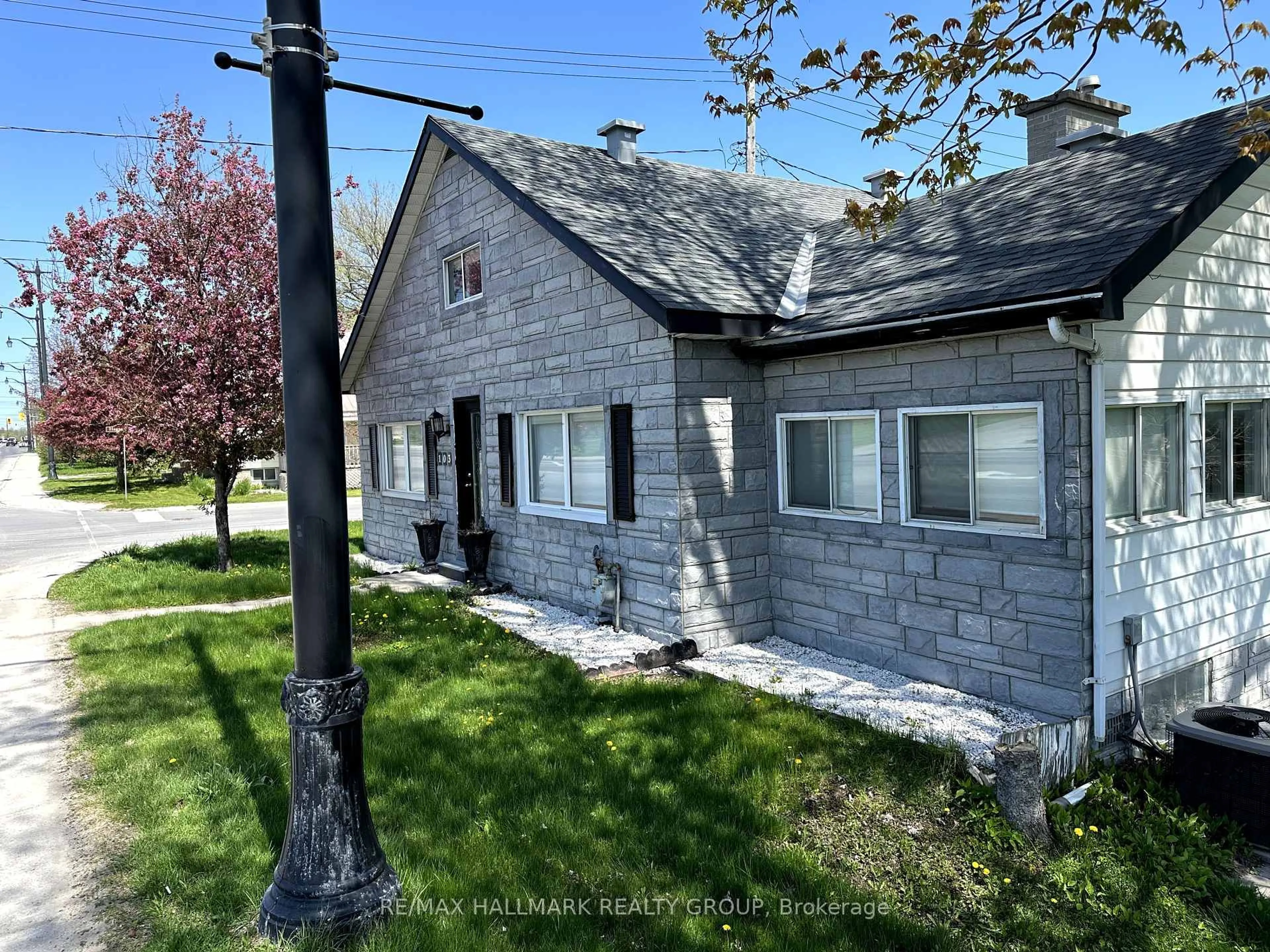 A pic from outside/outdoor area/front of a property/back of a property/a pic from drone, street for 103 Wilson St, Perth Ontario K7H 2P1