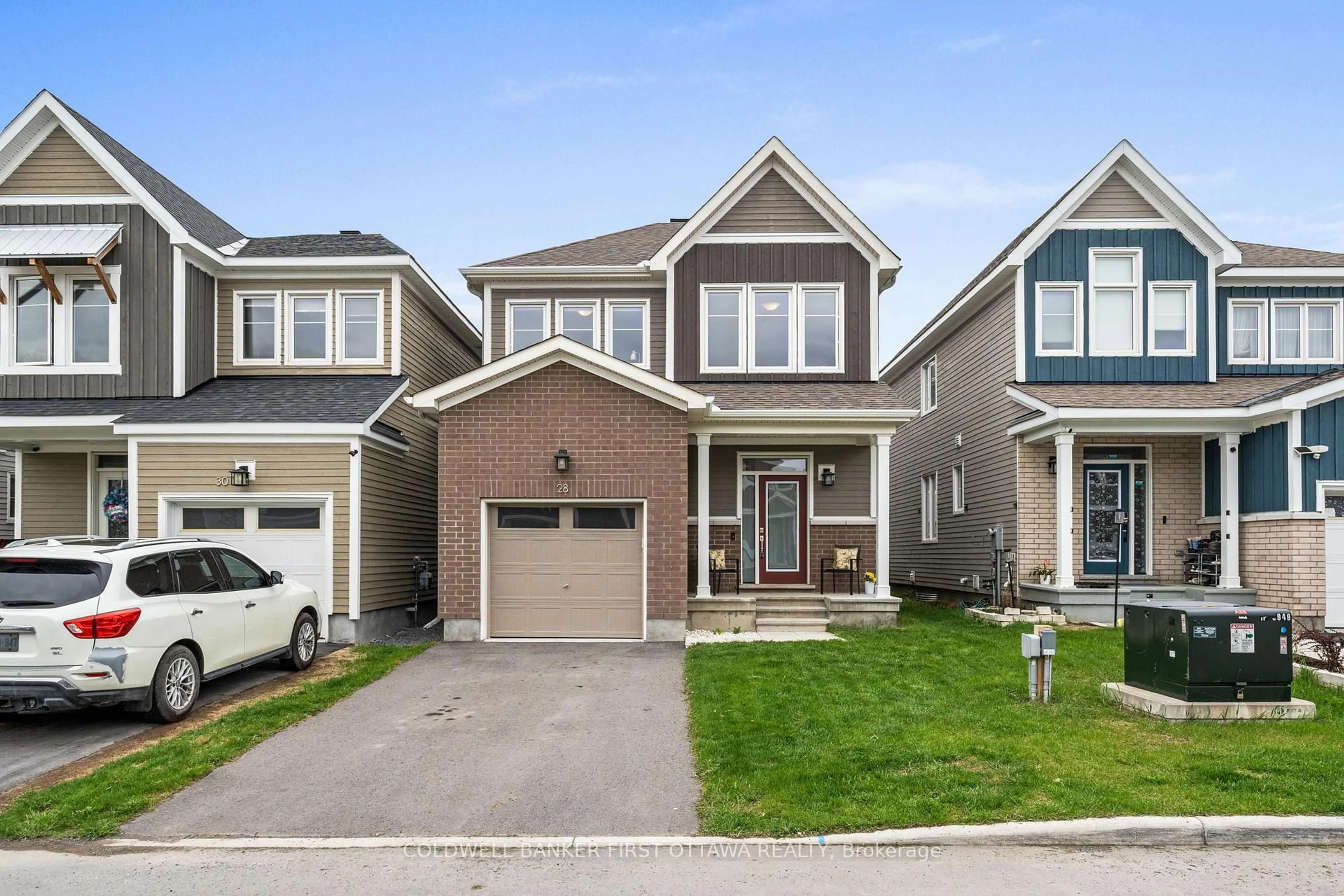 Home with vinyl exterior material, street for 28 Pacing Walk, Richmond Ontario K0A 2Z0