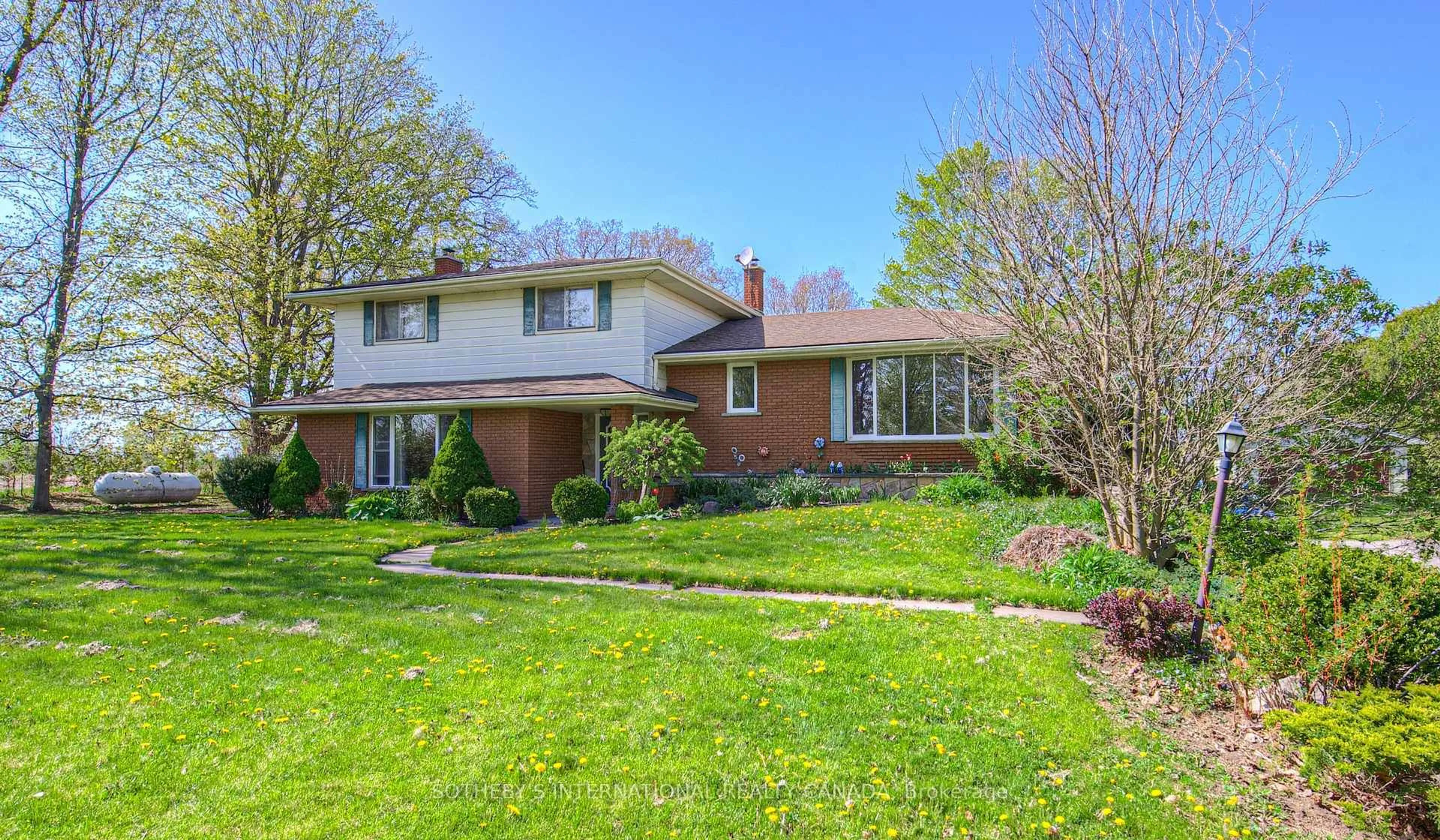 Home with brick exterior material, street for 129 Bethel Rd, Brantford Ontario N3L 3E3