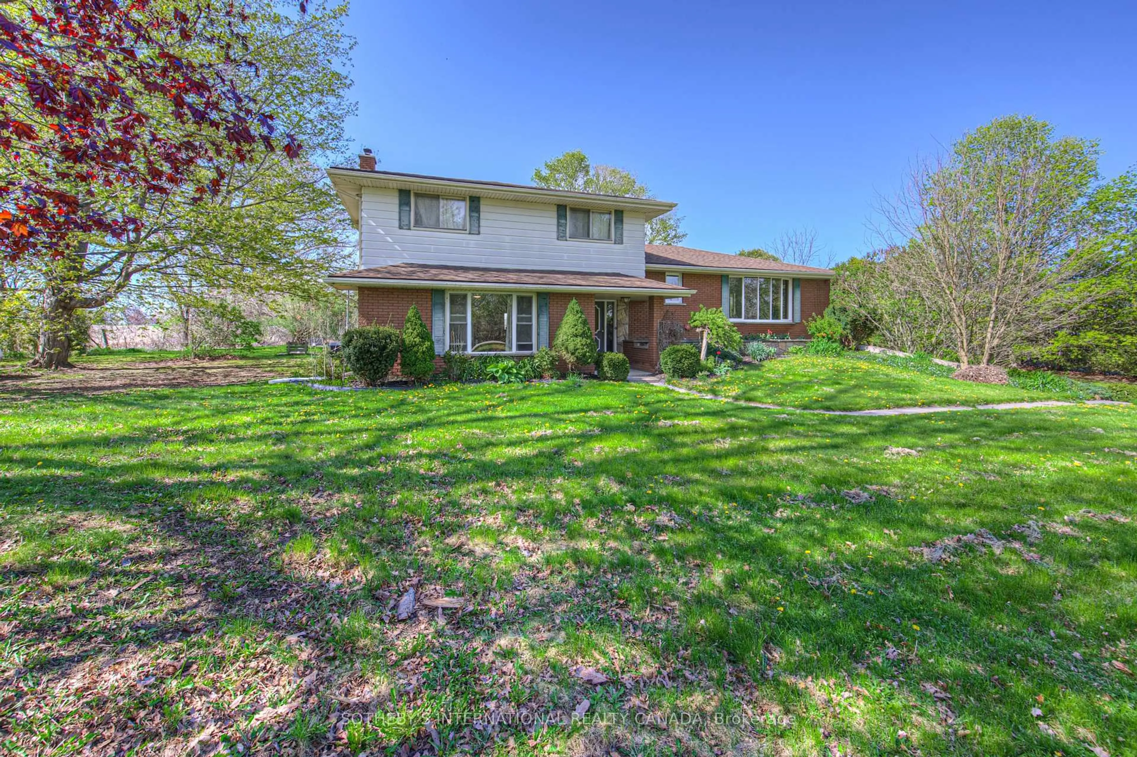 A pic from outside/outdoor area/front of a property/back of a property/a pic from drone, water/lake/river/ocean view for 129 Bethel Rd, Brantford Ontario N3L 3E3