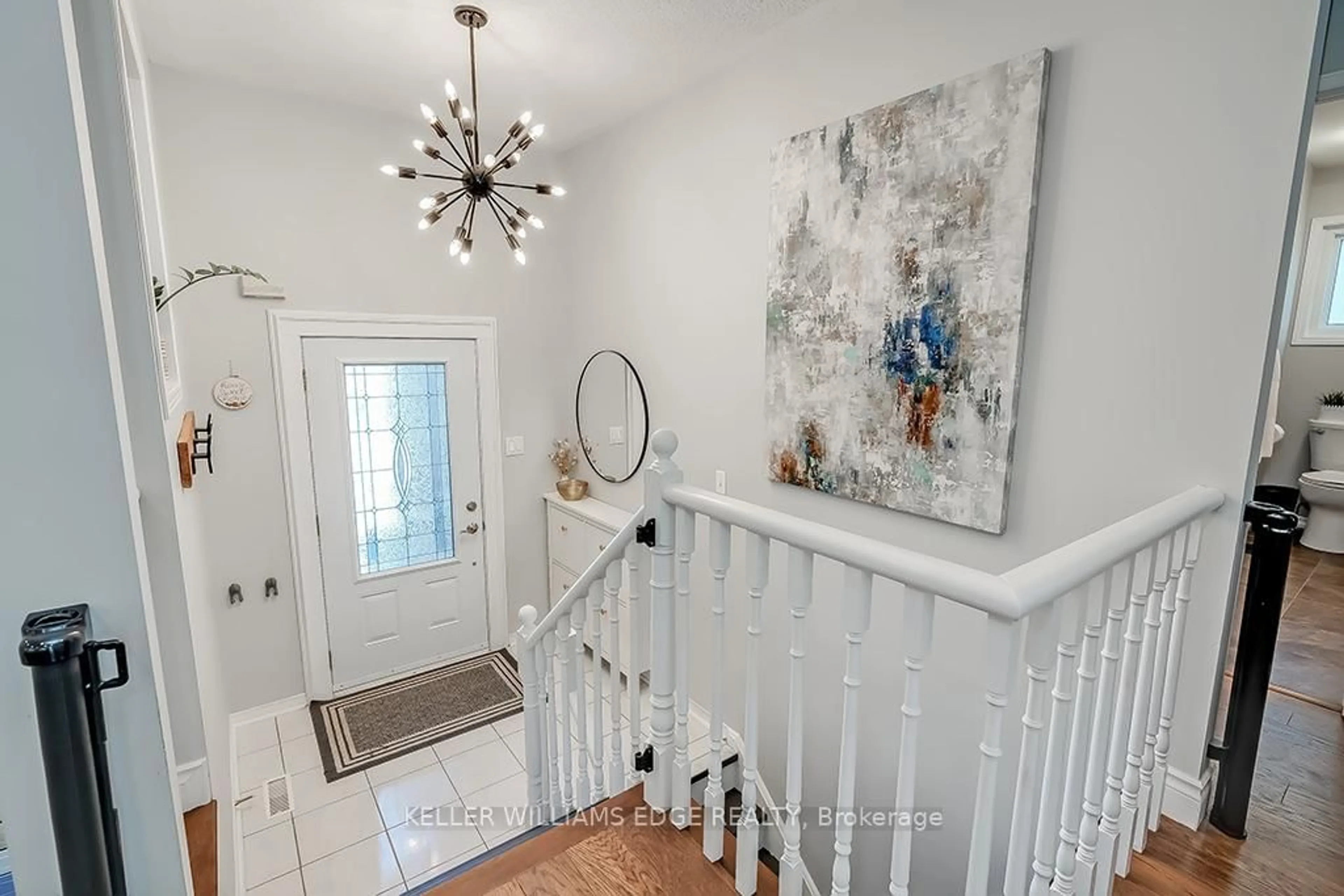 Indoor entryway for 58 Laurendale Ave, Hamilton Ontario L8B 0M6