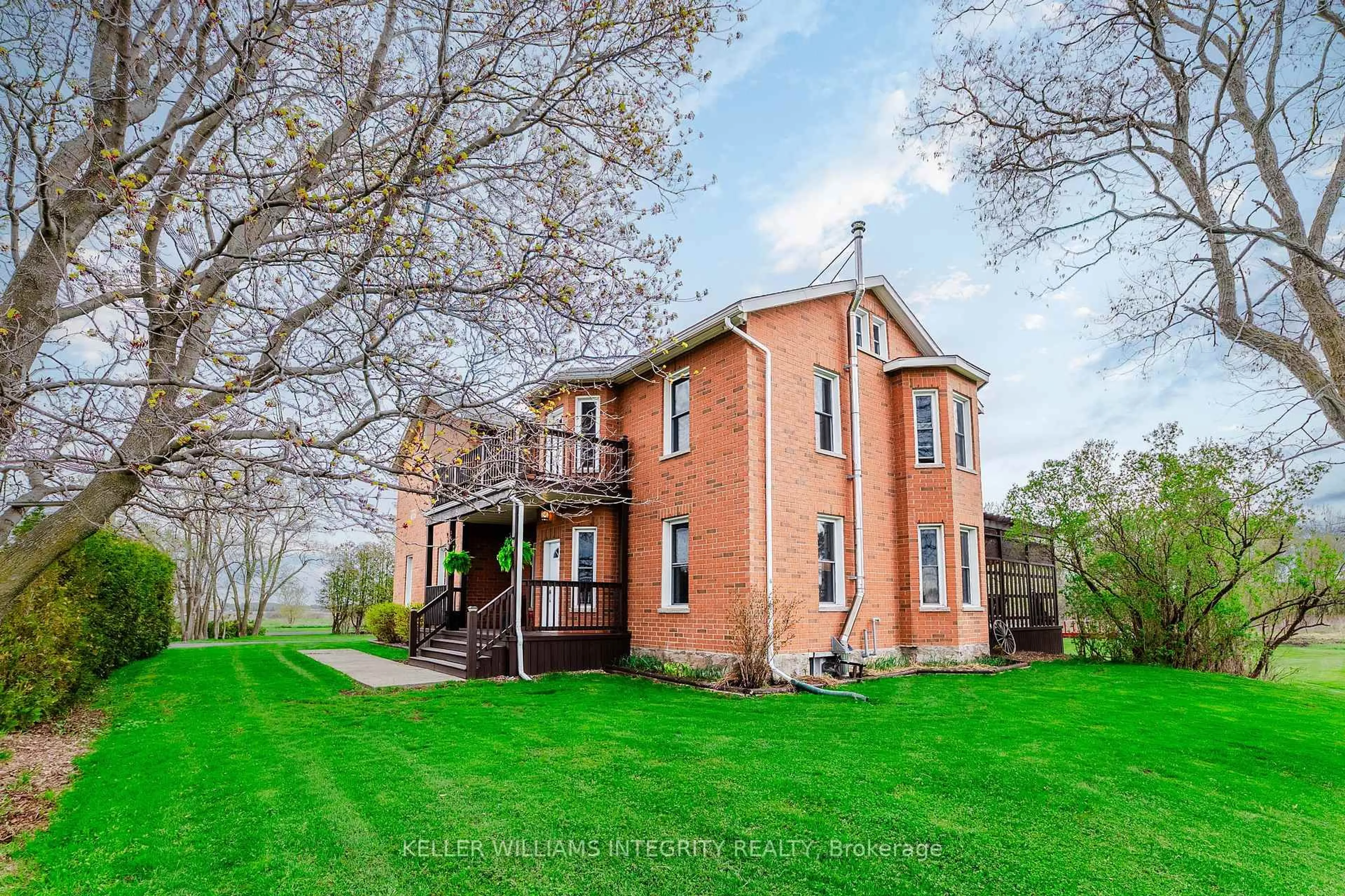 A pic from outside/outdoor area/front of a property/back of a property/a pic from drone, building for 1525 County 34 Rd, North Glengarry Ontario K0C 1J0