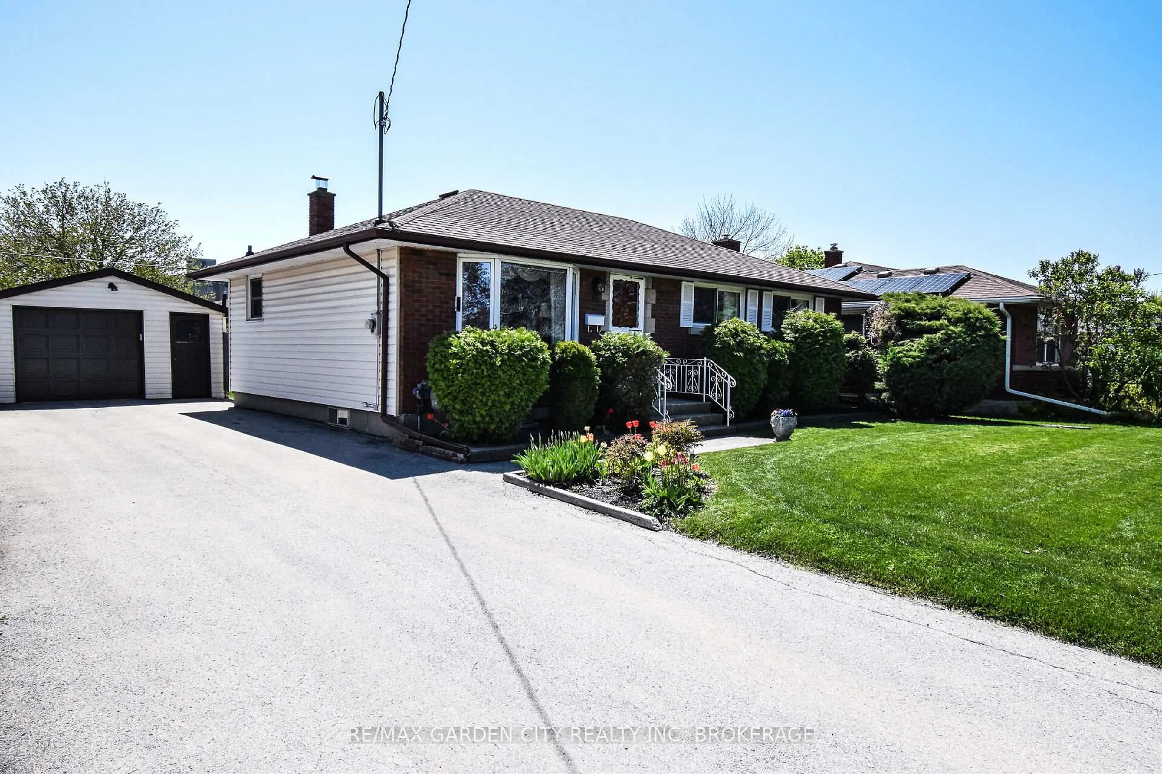 Unknown for 18 Ridgeview Ave, St. Catharines Ontario L2M 6B3