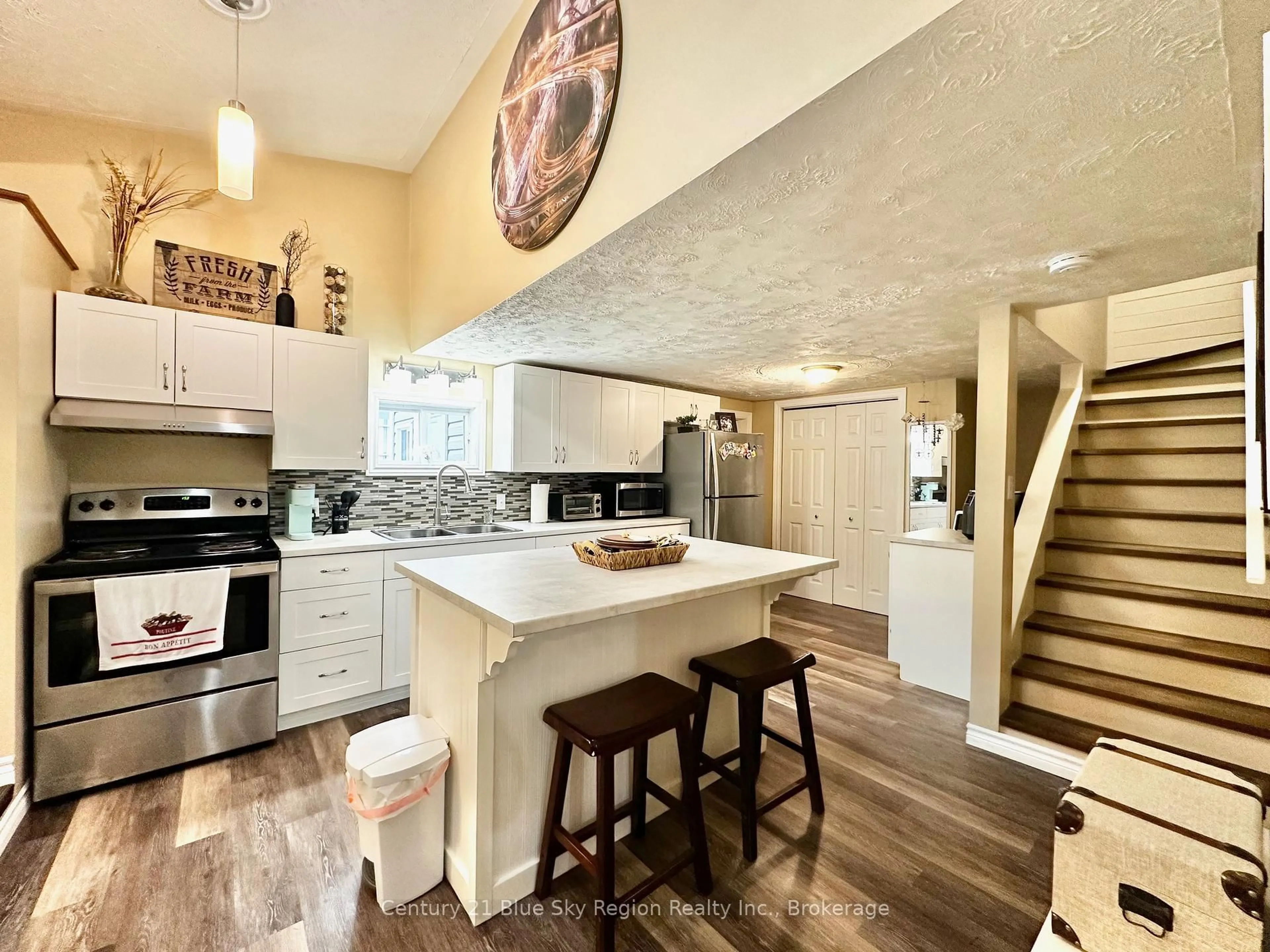 Open concept kitchen, ceramic/tile floor for 1065 JAMES St, Mattawa Ontario P0H 1V0