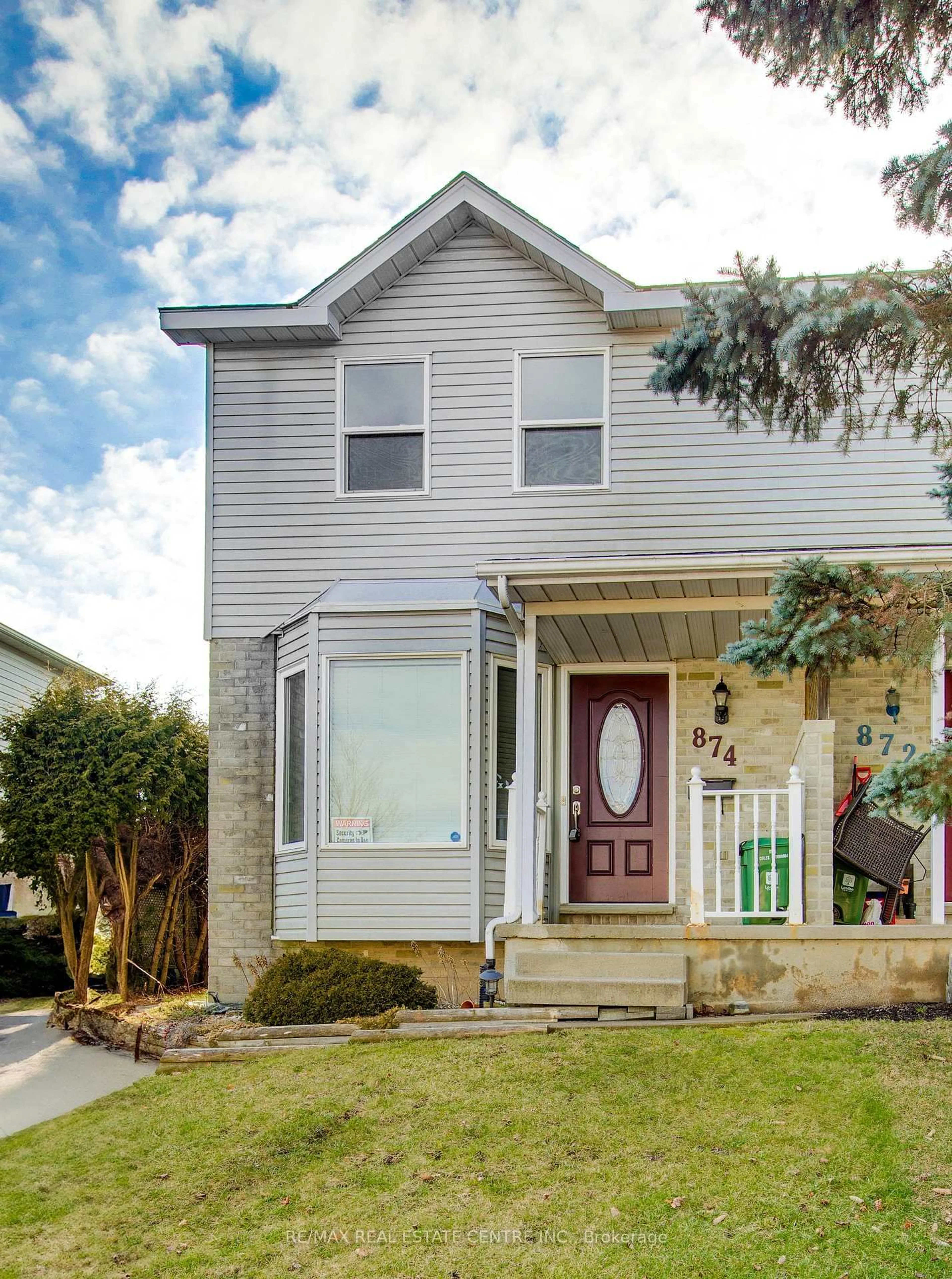 Home with vinyl exterior material, street for 874 Shelborne St, London Ontario N5Z 5A8