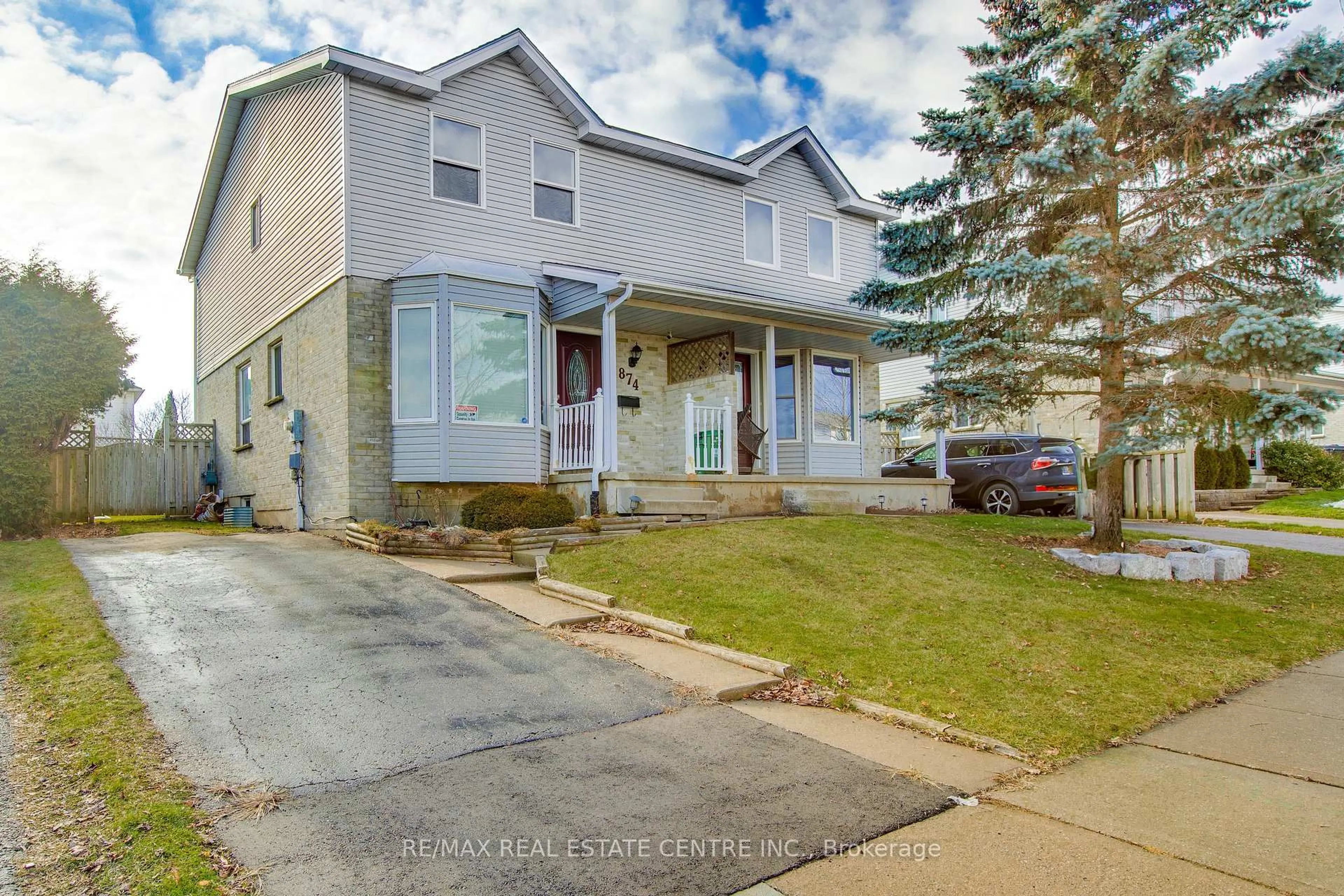 A pic from outside/outdoor area/front of a property/back of a property/a pic from drone, street for 874 Shelborne St, London Ontario N5Z 5A8
