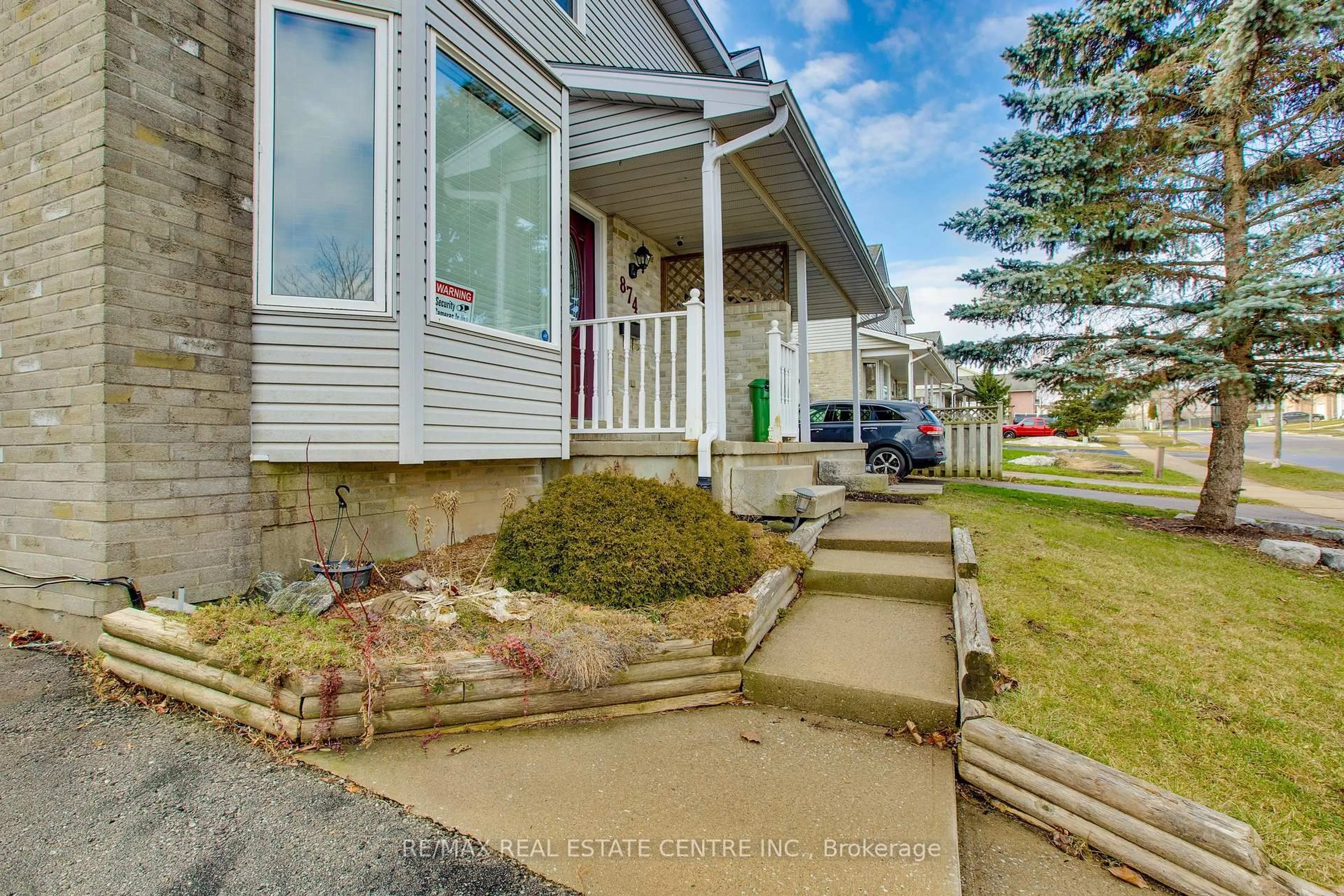Unknown for 874 Shelborne St, London Ontario N5Z 5A8