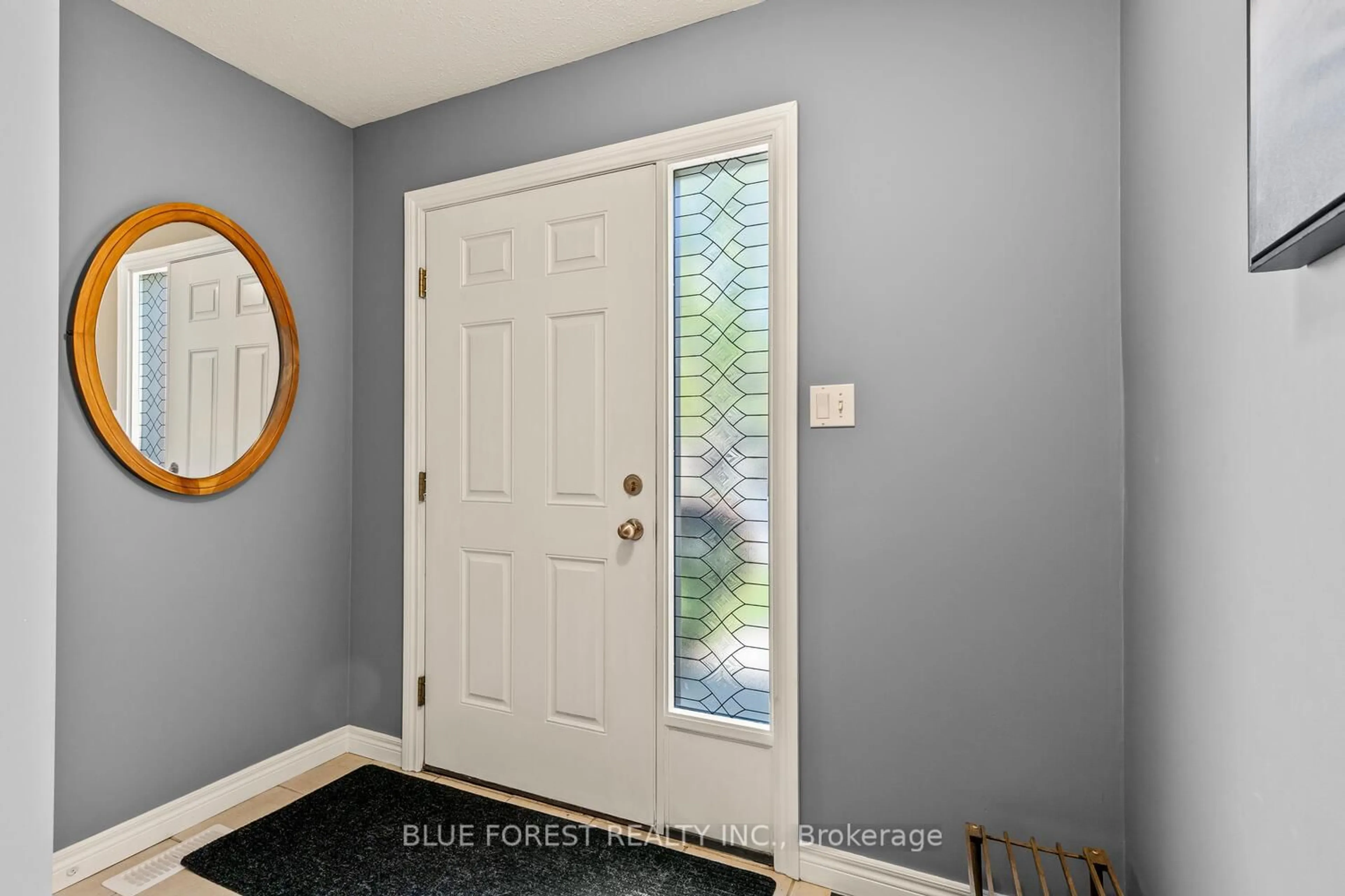 Indoor entryway for 1199 Hamilton Rd #65, London East Ontario N5W 5Z9
