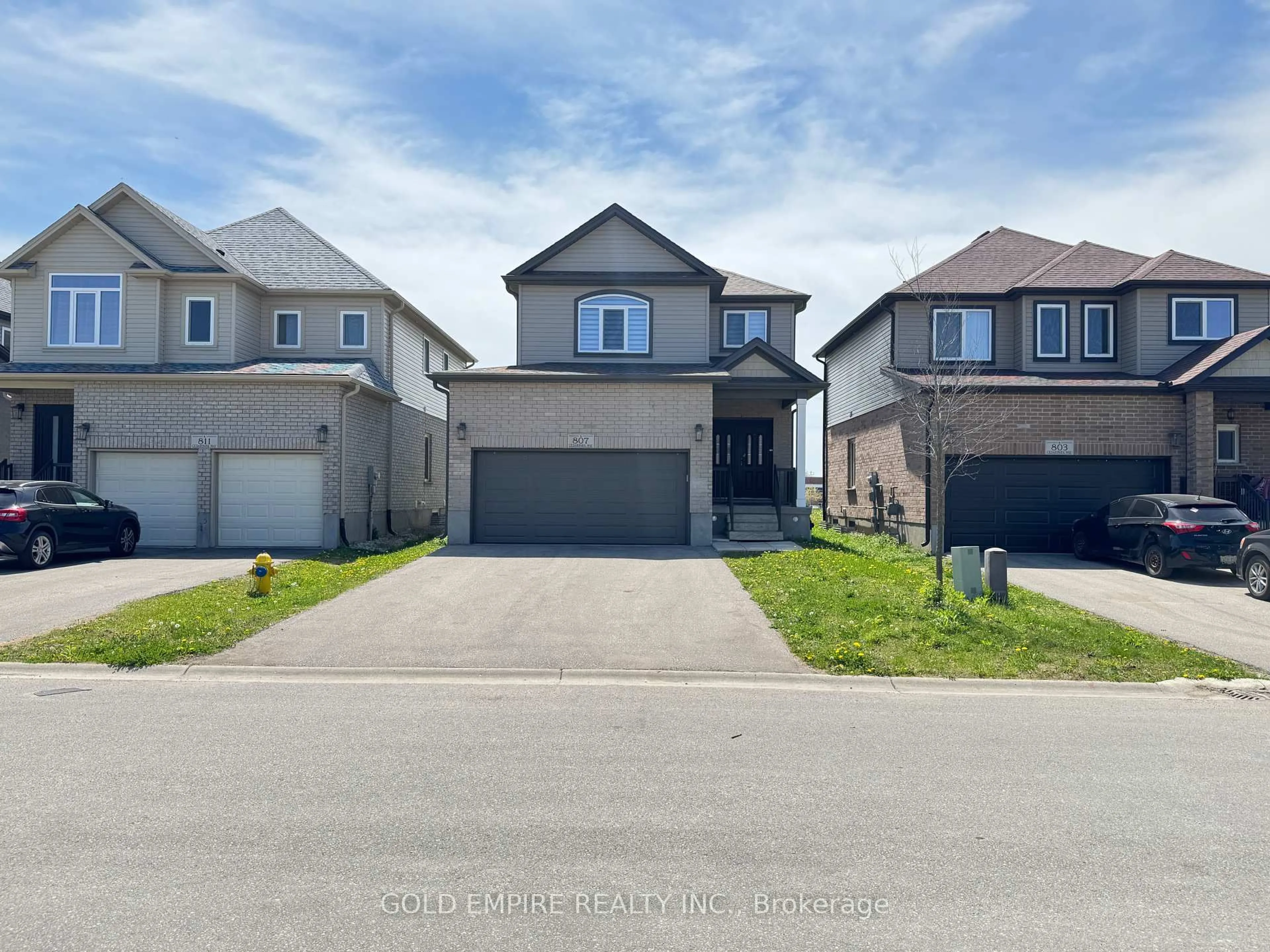 A pic from outside/outdoor area/front of a property/back of a property/a pic from drone, street for 807 Cedarpark Way, London North Ontario N5X 0C3