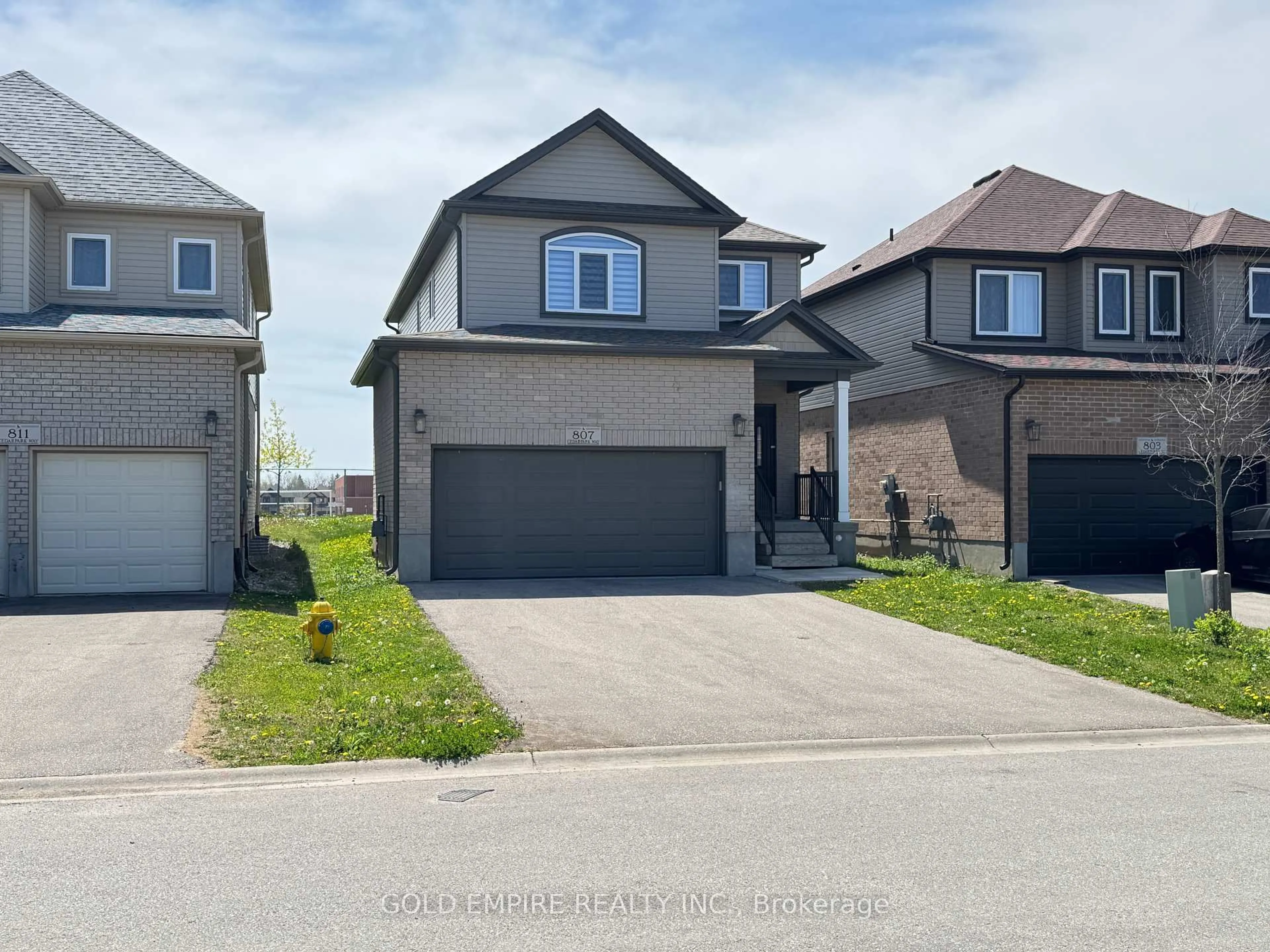 Unknown for 807 Cedarpark Way, London North Ontario N5X 0C3