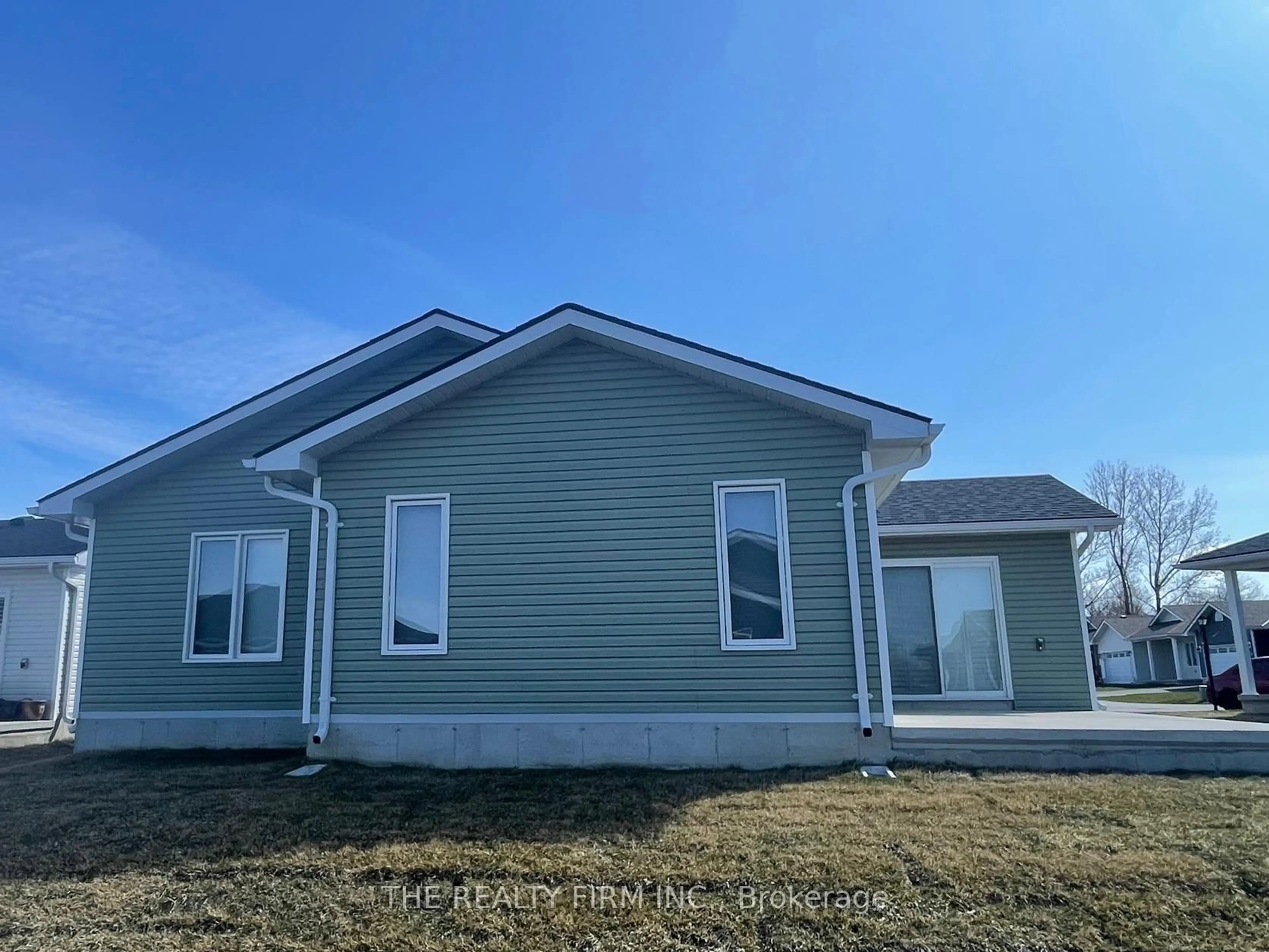 Home with vinyl exterior material, building for 255 Lake Breeze Dr, Ashfield-Colborne-Wawanosh Ontario N7A 3Y3