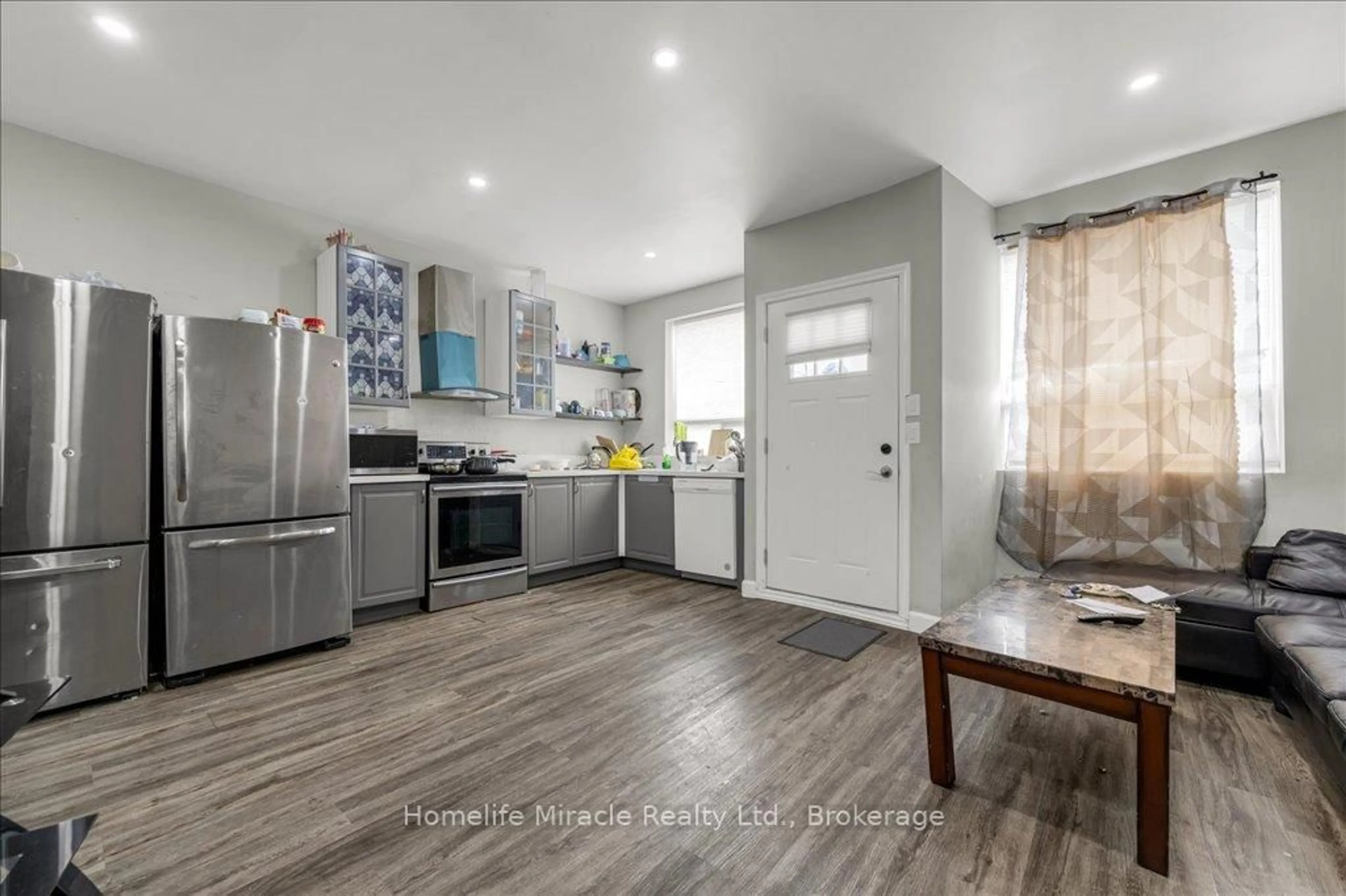 Open concept kitchen, unknown for 175 Burgar St, Welland Ontario L3B 2T3
