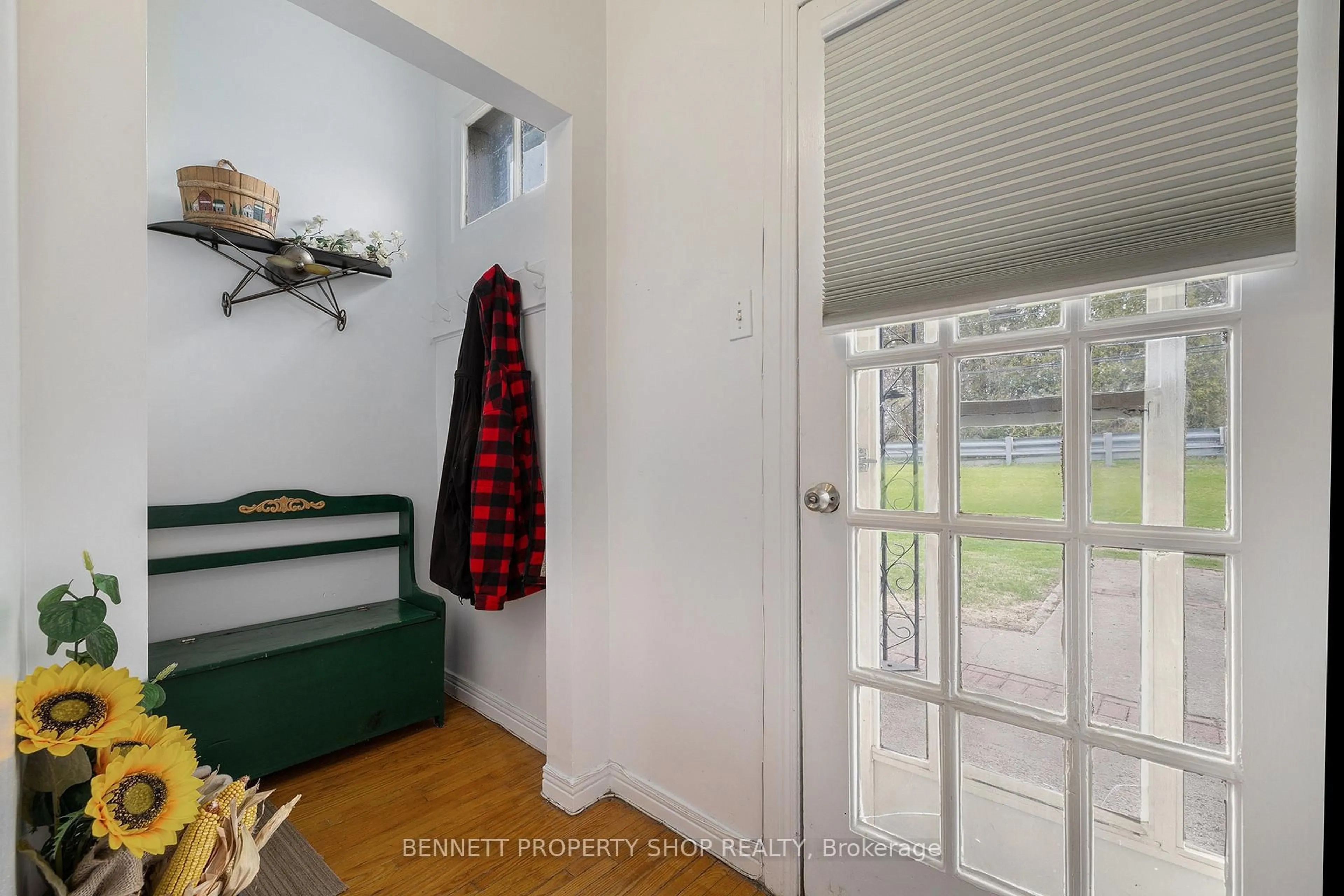 Indoor entryway for 6763 Rideau Valley Dr, Kars Ontario K0A 2E0
