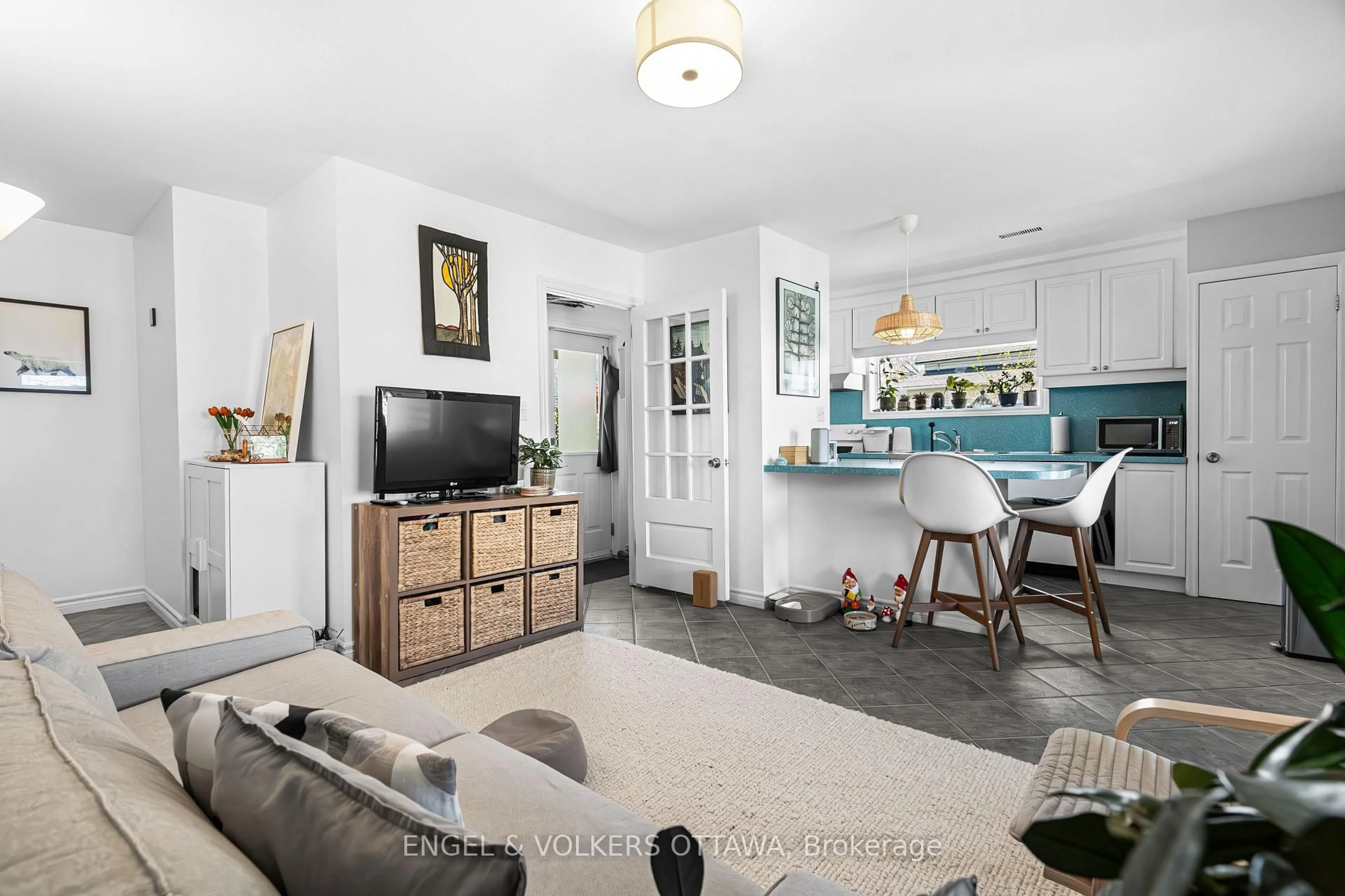 Open concept kitchen, unknown for 7 Lowrey St, Ottawa Ontario K1Y 2S5