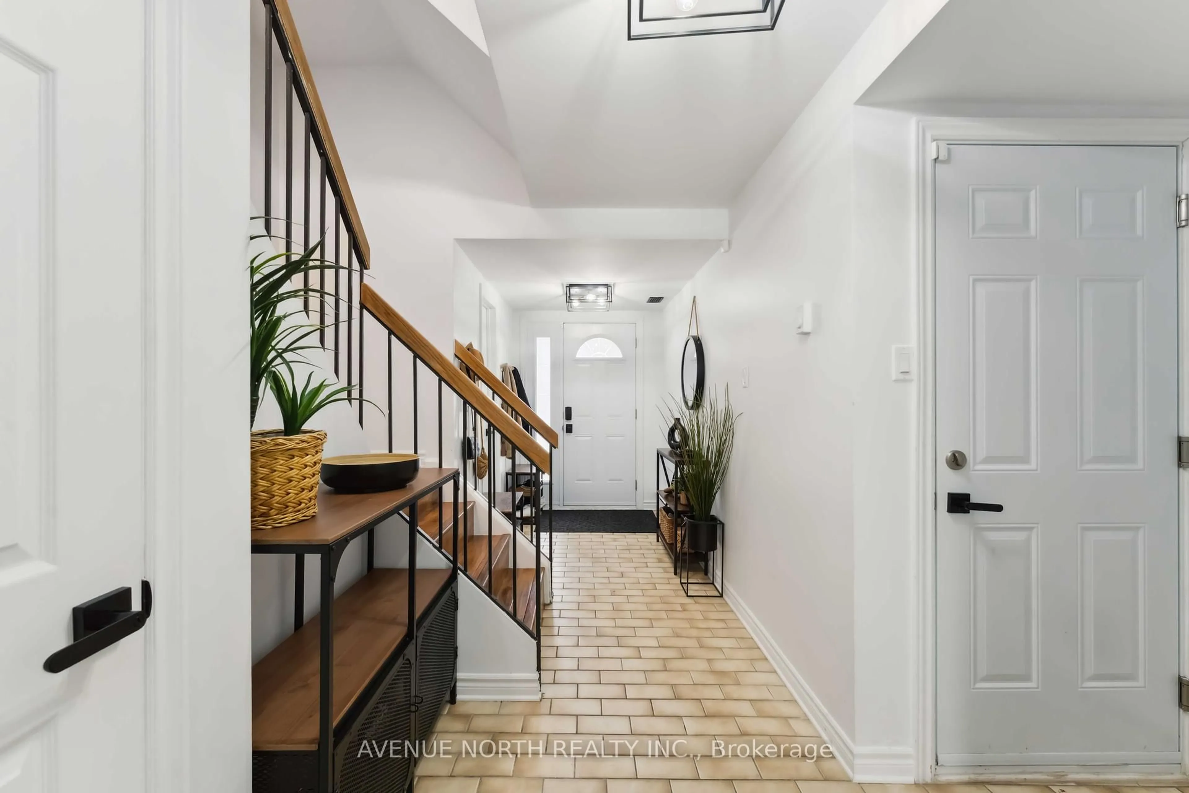 Indoor entryway for 9 Kedgewick Crt, Ottawa Ontario K2G 4M9