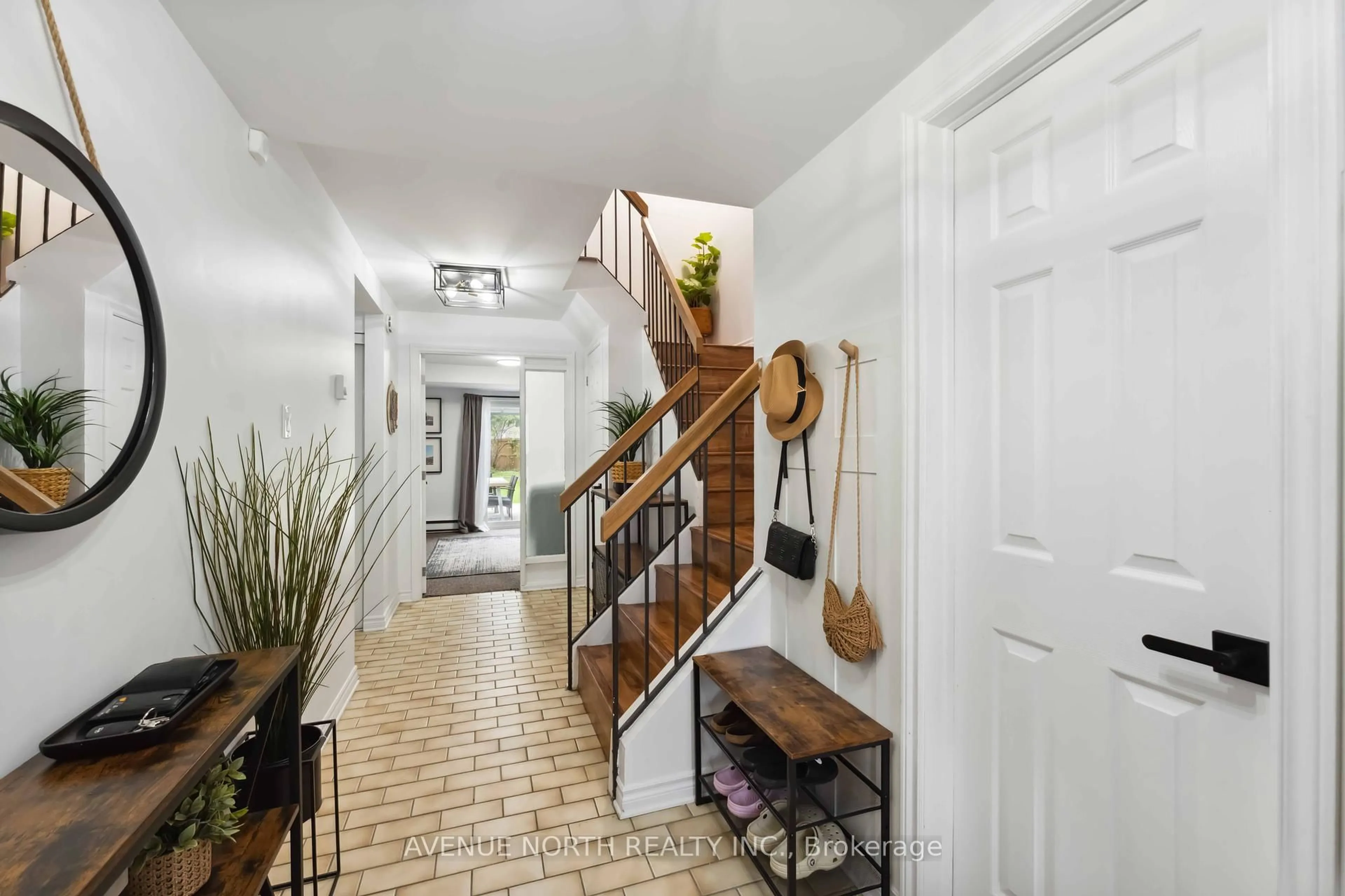 Indoor entryway for 9 Kedgewick Crt, Ottawa Ontario K2G 4M9