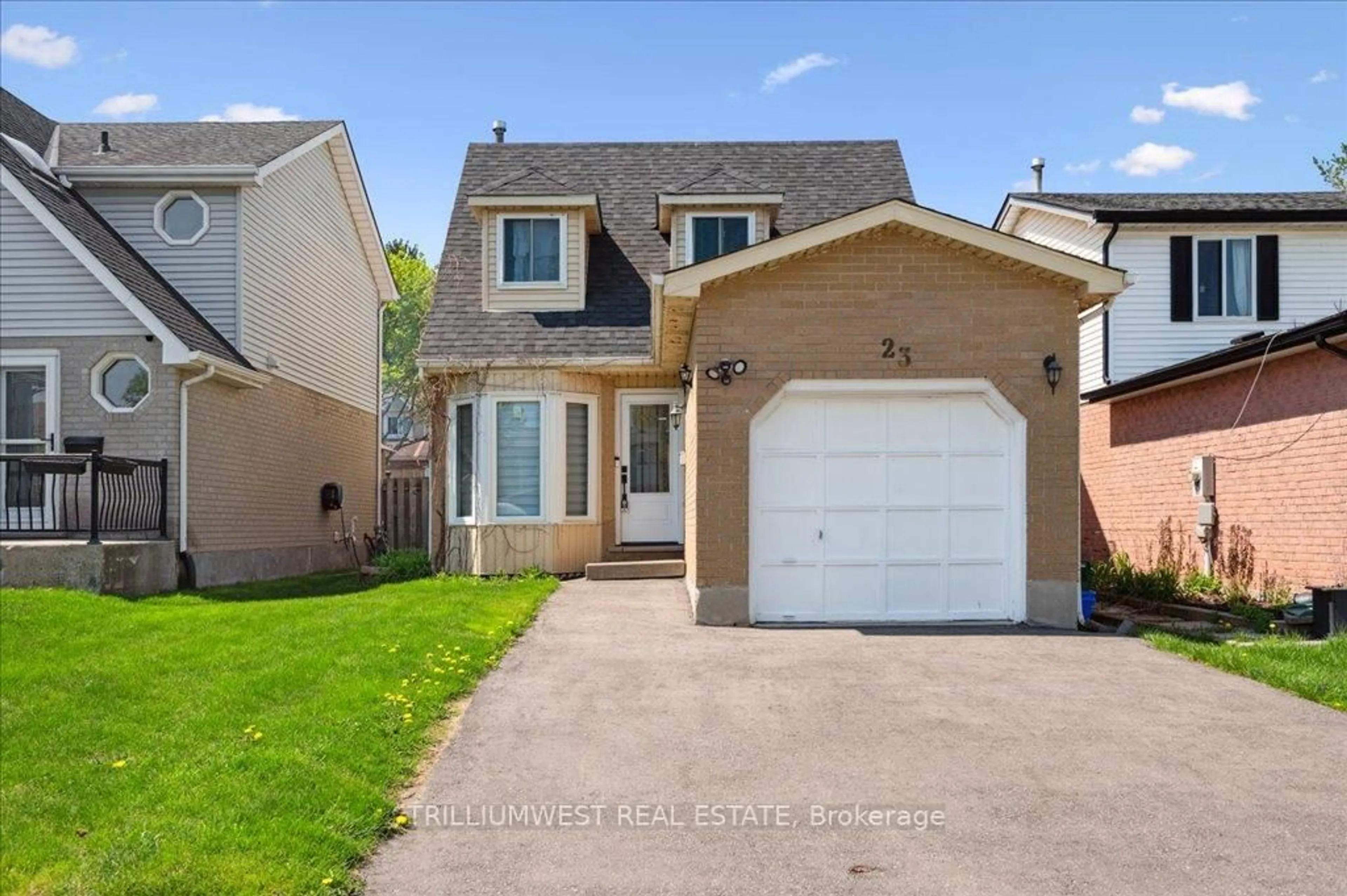 Home with vinyl exterior material, street for 23 WYCLIFFE Pl, Kitchener Ontario N2M 5J6
