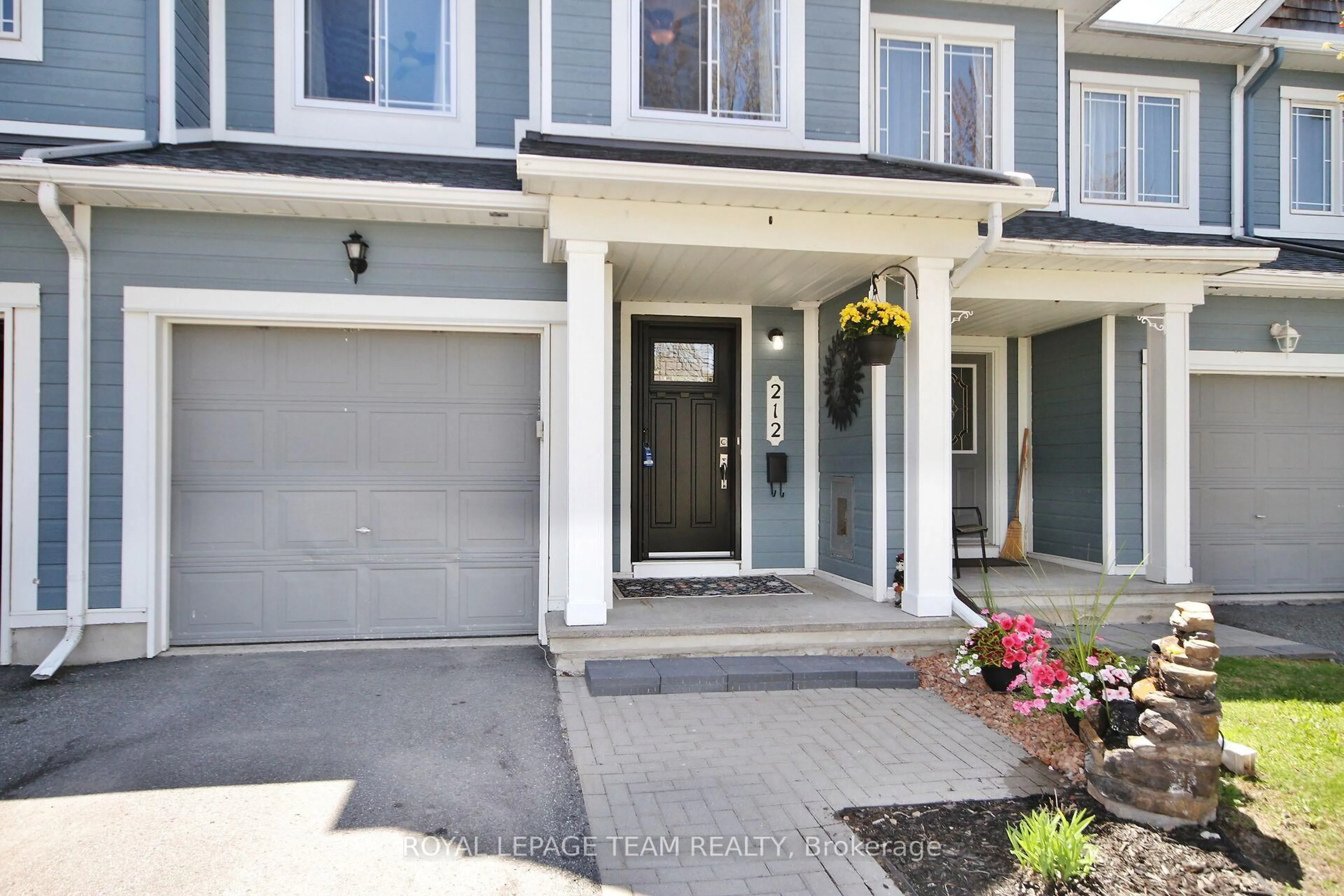 Indoor entryway for 212 Meadowbreeze Dr #129, Ottawa Ontario K2M 3A9