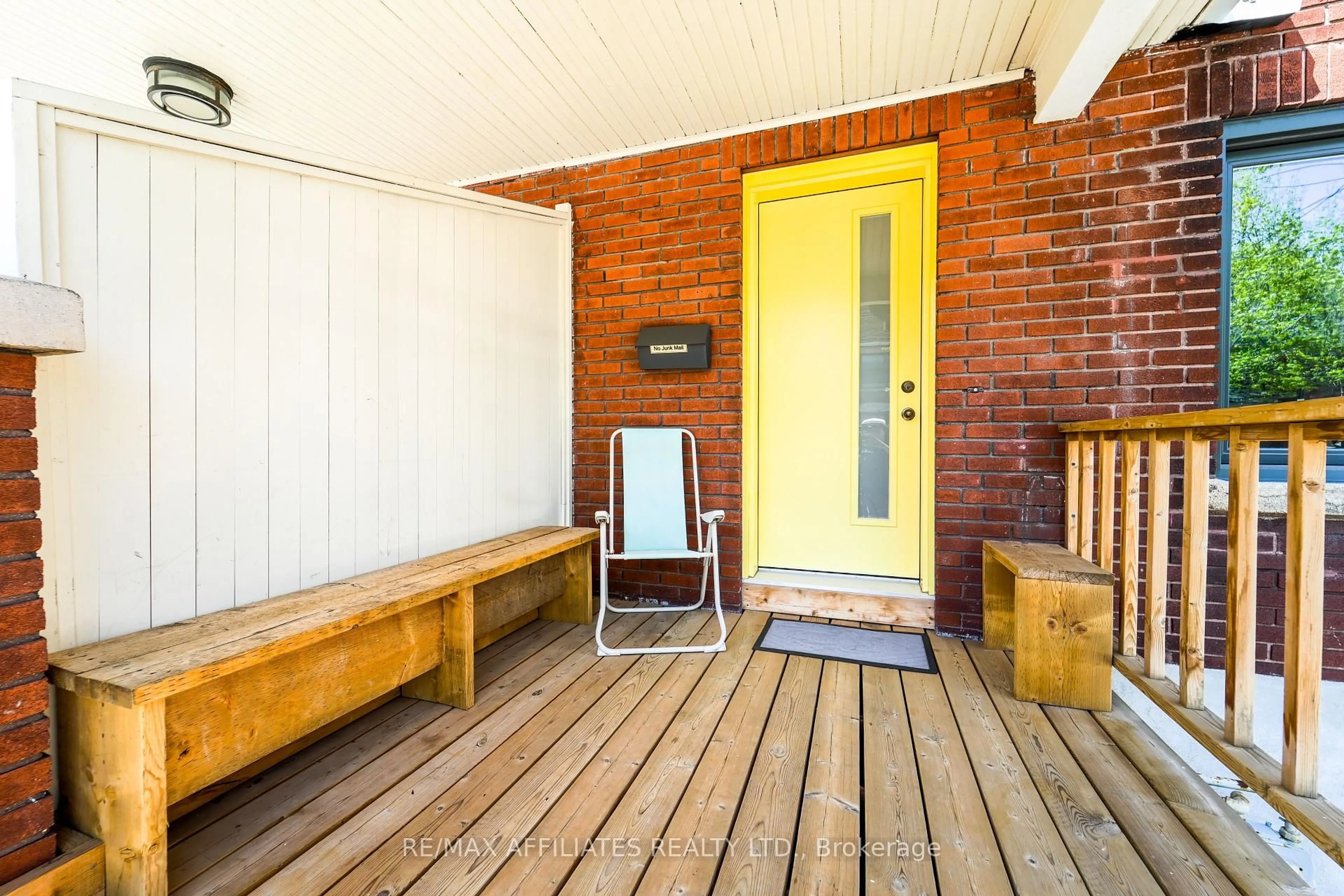 Patio, street for 299 Flora St, Ottawa Ontario K1R 5S1
