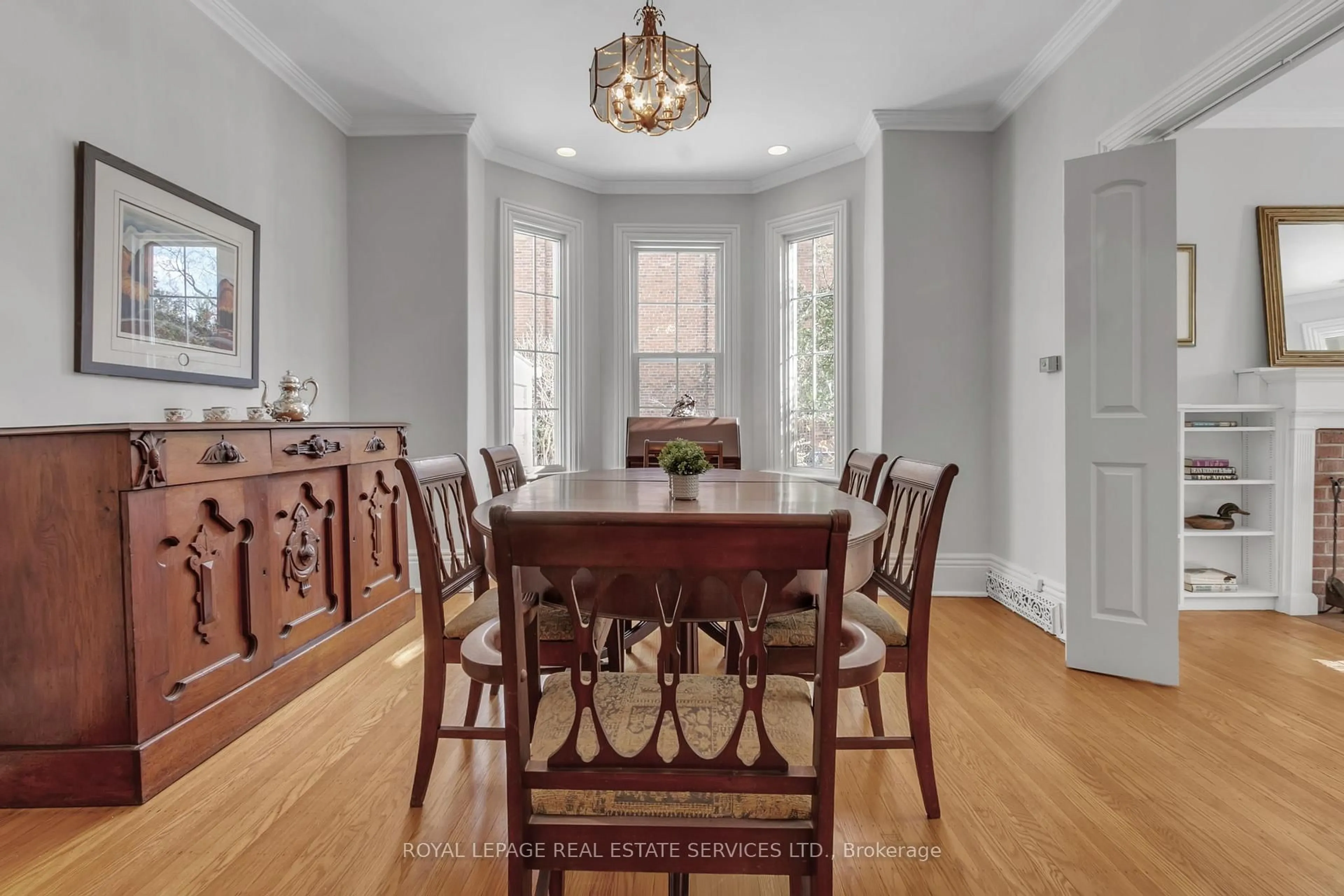Dining room, wood/laminate floor for 8 Duff St, Hamilton Ontario L9C 1A7