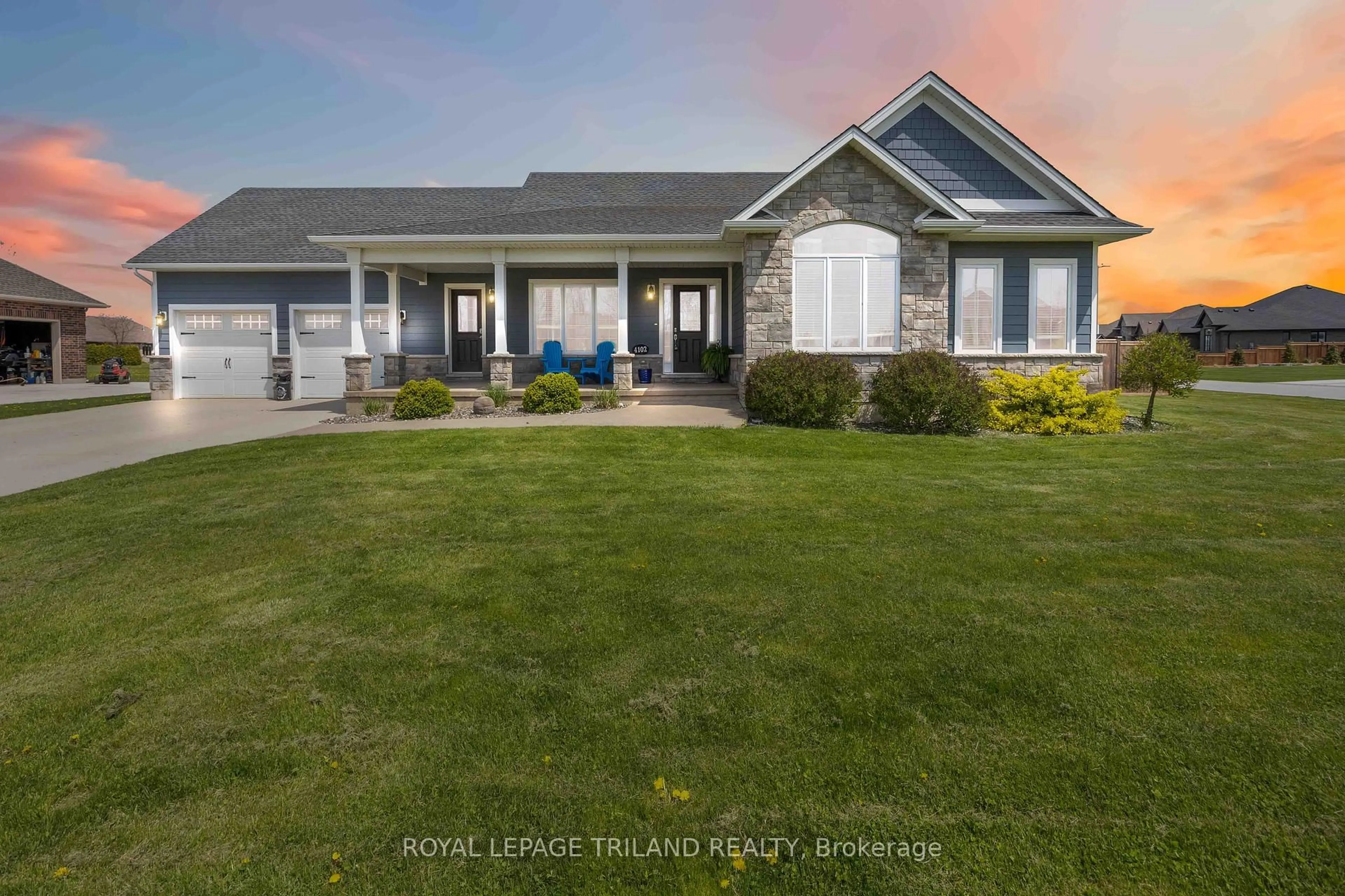 Home with vinyl exterior material, street for 4102 Cullen Dr, Plympton-Wyoming Ontario N0N 1J6