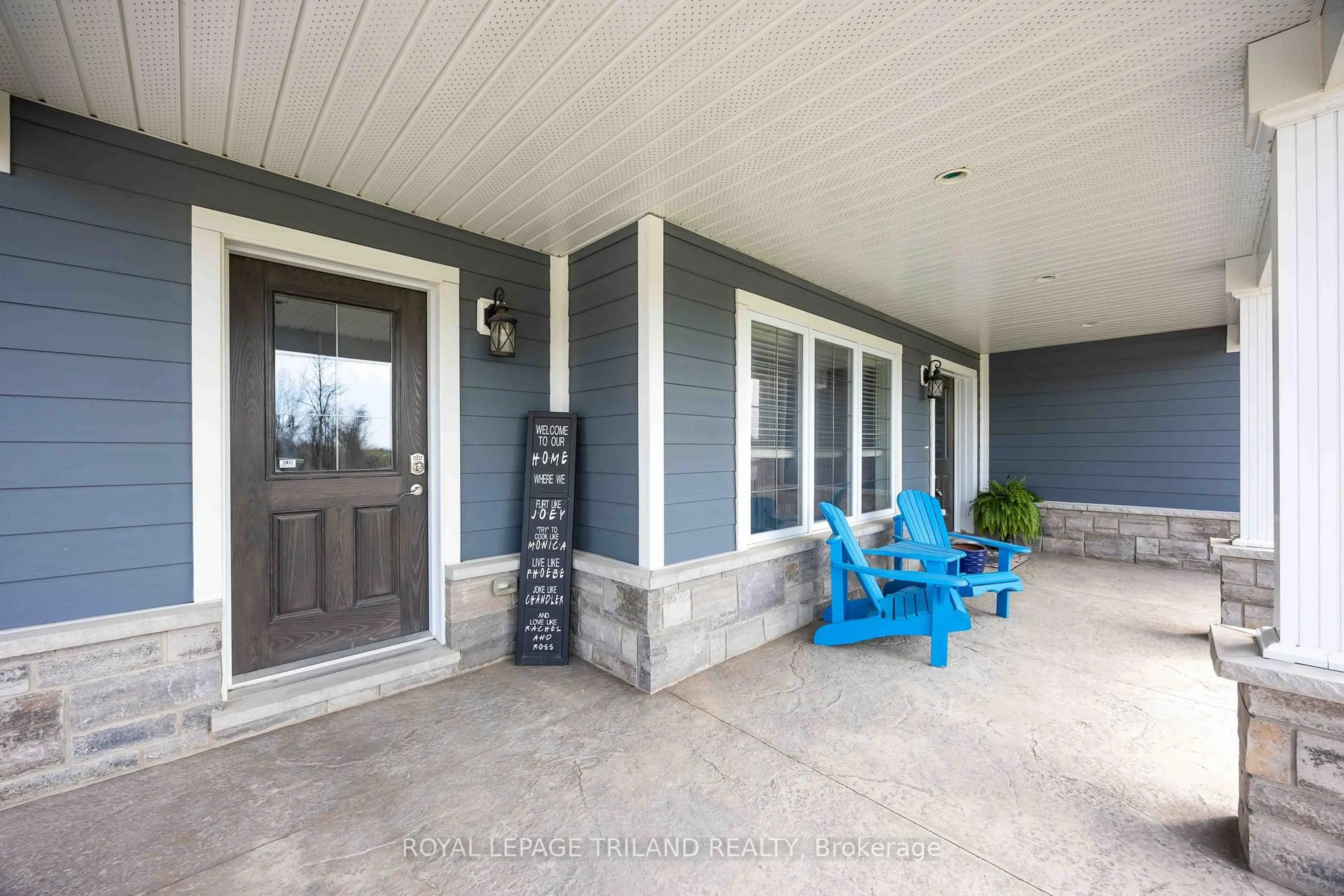 Indoor entryway for 4102 Cullen Dr, Plympton-Wyoming Ontario N0N 1J6