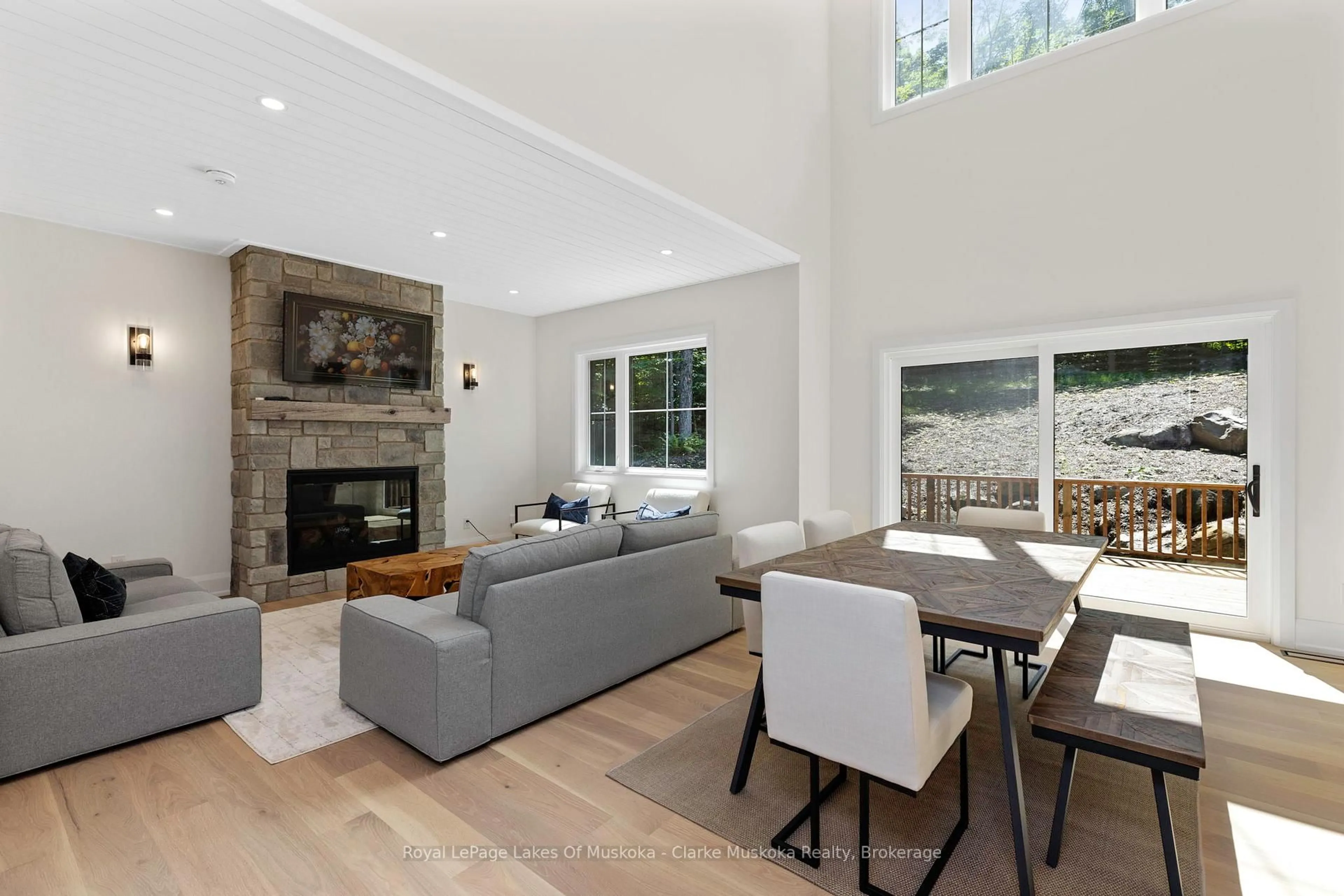 Living room with furniture, unknown for 19 Todholm Dr, Muskoka Lakes Ontario P0B 1J0