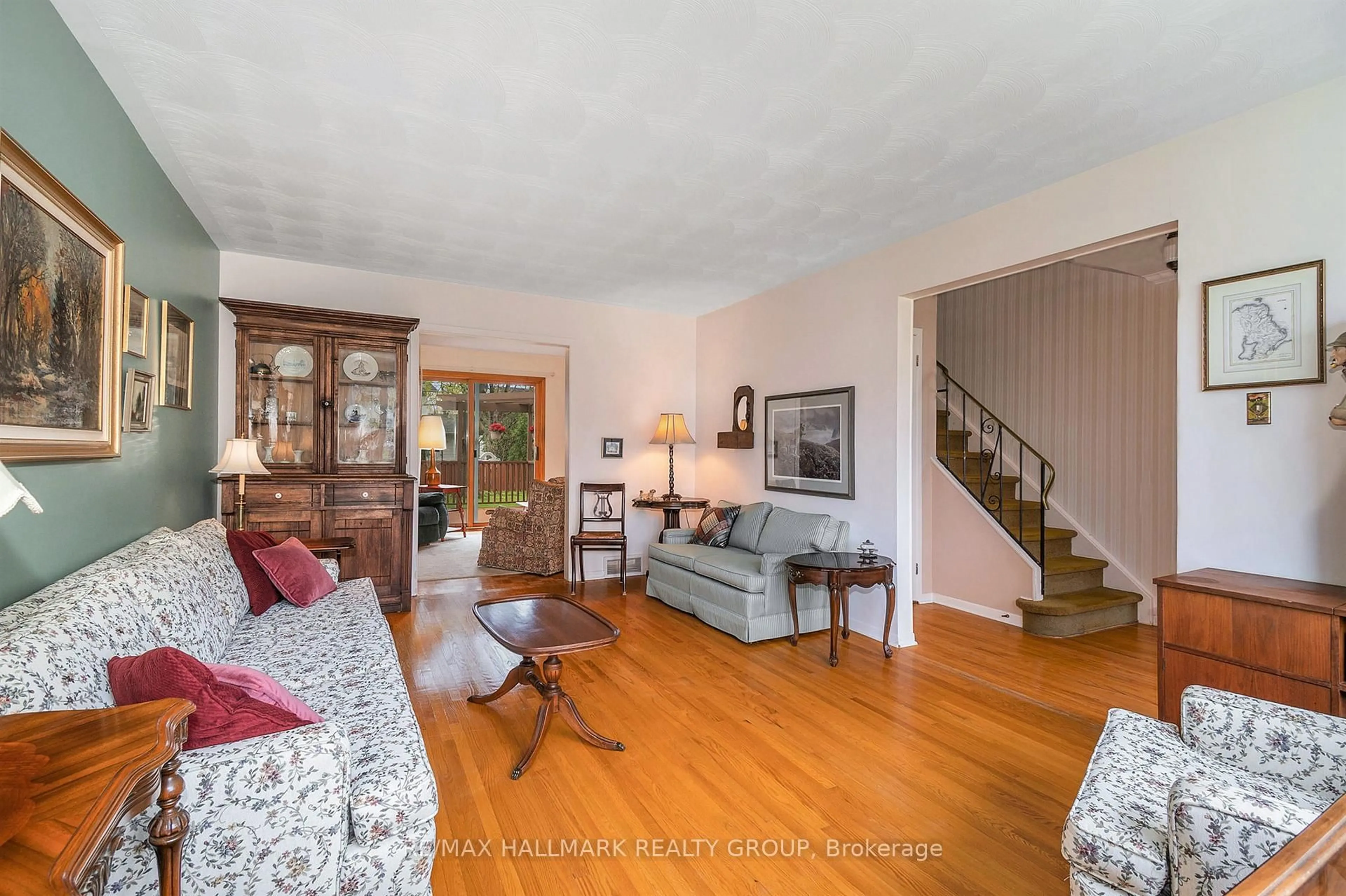 Living room with furniture, unknown for 904 Rand Ave, Ottawa Ontario K1V 6X4