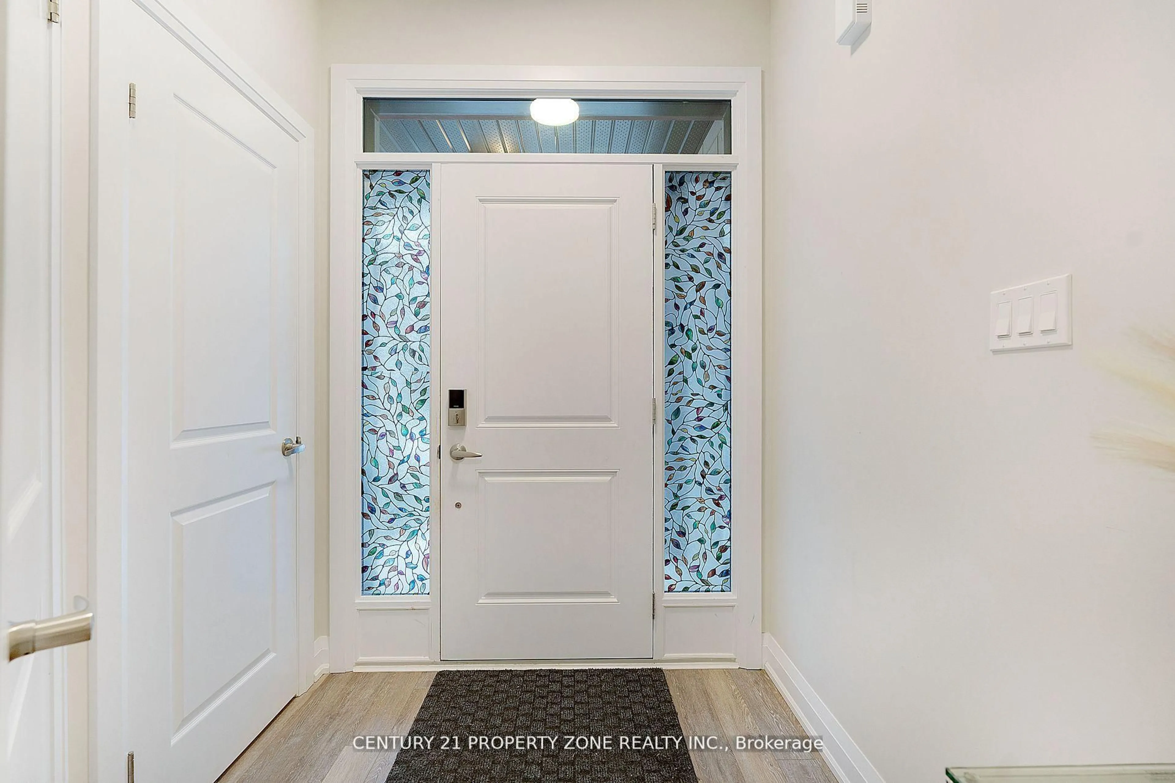 Indoor entryway for 143 Elgin St #22, Cambridge Ontario N1R 0E1