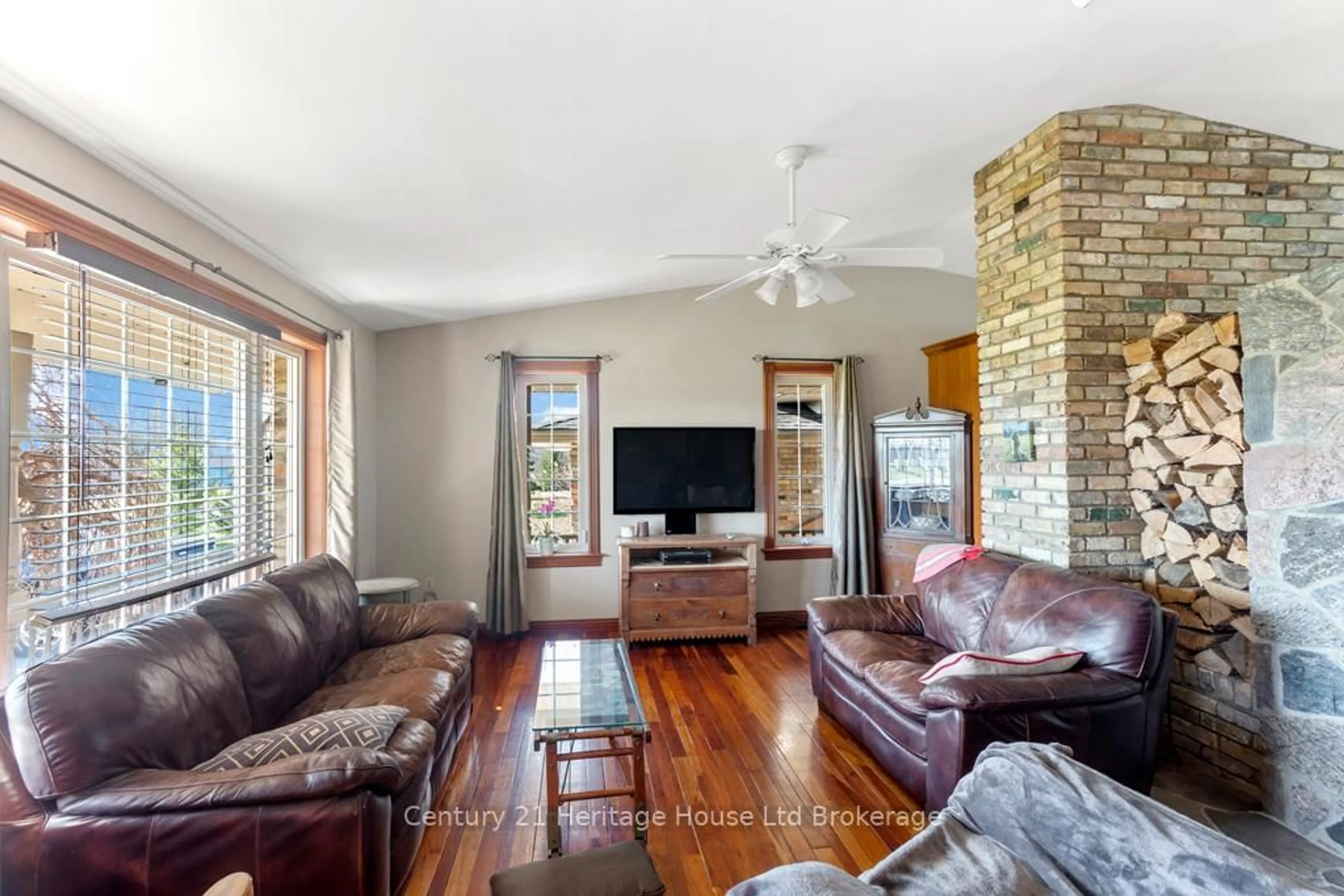 Living room with furniture, unknown for 10217 Turner Rd, Central Elgin Ontario N5P 3T1