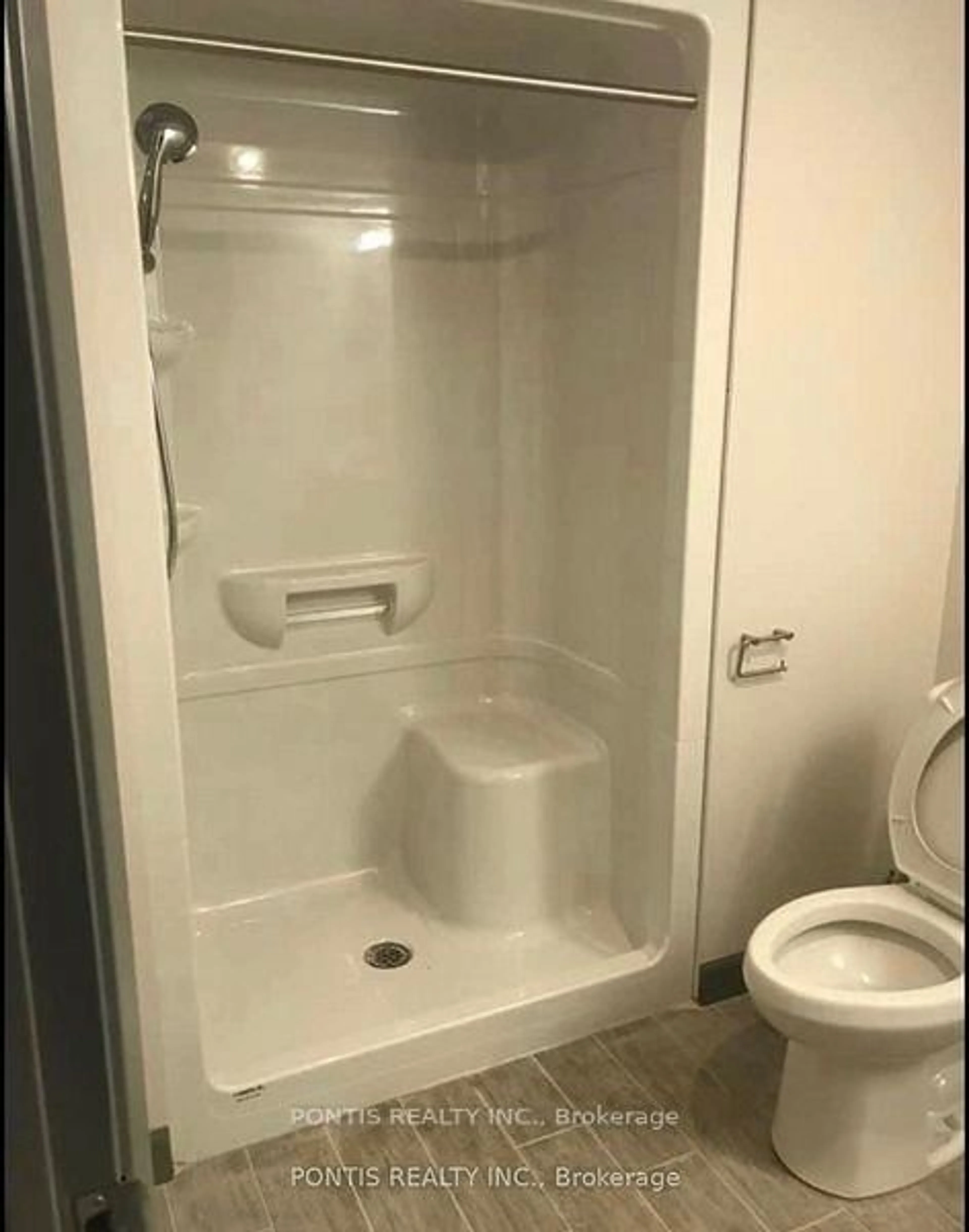 Standard bathroom, floor is not visible for 258B Sunview St #2122, Waterloo Ontario N2L 0H7