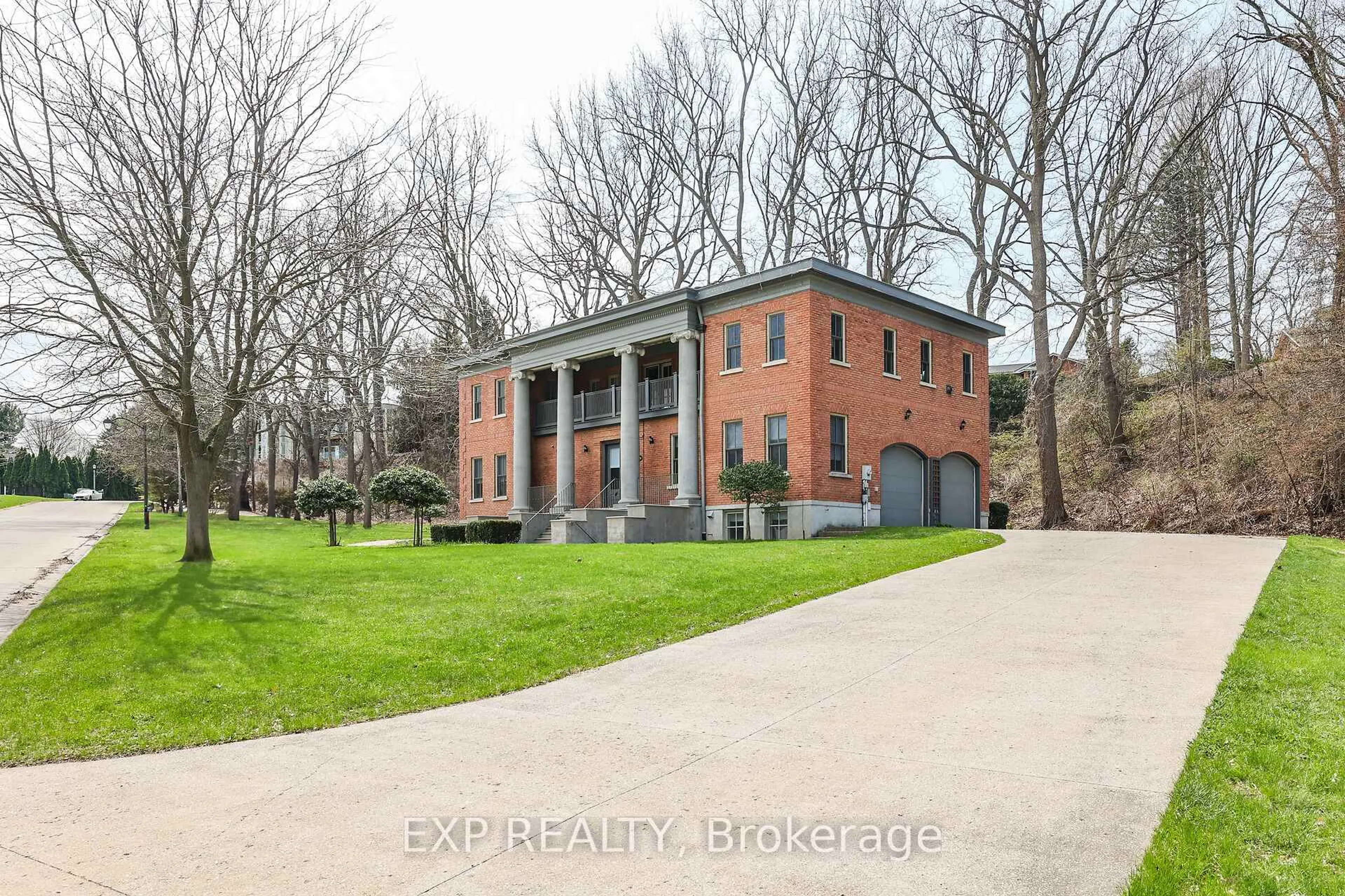 Home with brick exterior material, unknown for 6638 Calaguiro Dr, Niagara Falls Ontario L2J 4L6