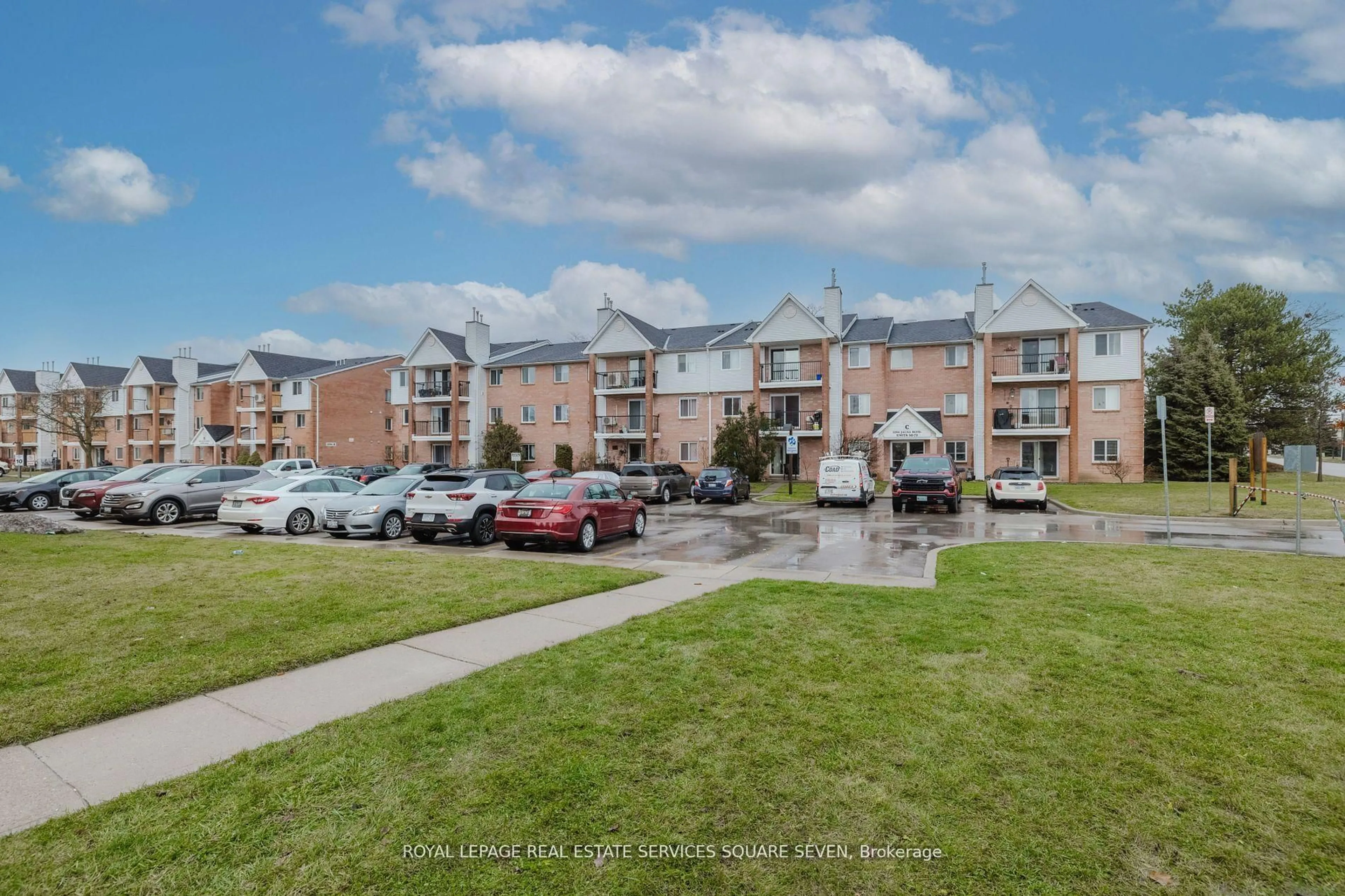A pic from outside/outdoor area/front of a property/back of a property/a pic from drone, mountain view for 1096 Jalna Blvd #65, London South Ontario N6E 3B8