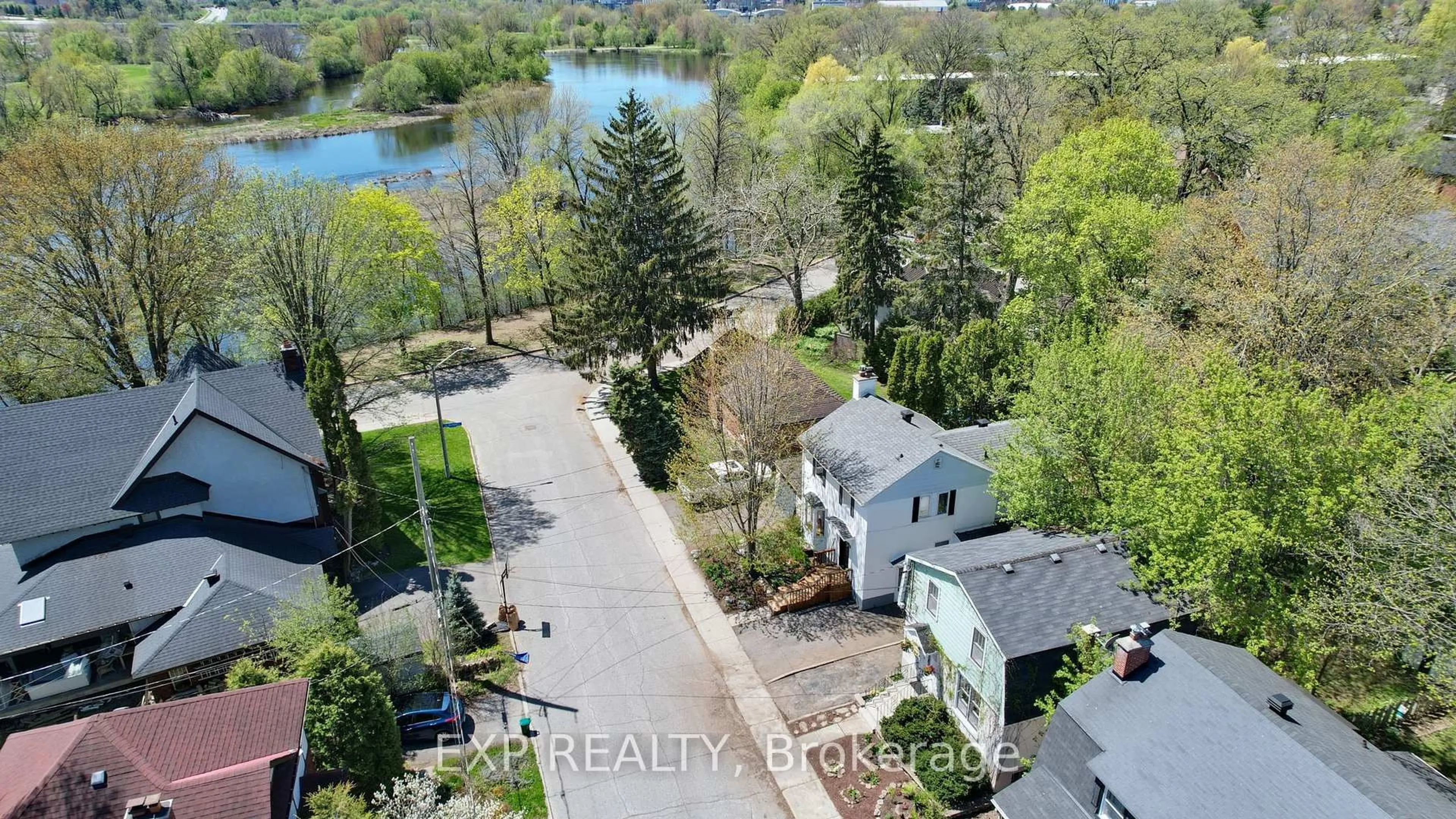 A pic from outside/outdoor area/front of a property/back of a property/a pic from drone, water/lake/river/ocean view for 7 Raleigh St, Ottawa Ontario K1S 3C3